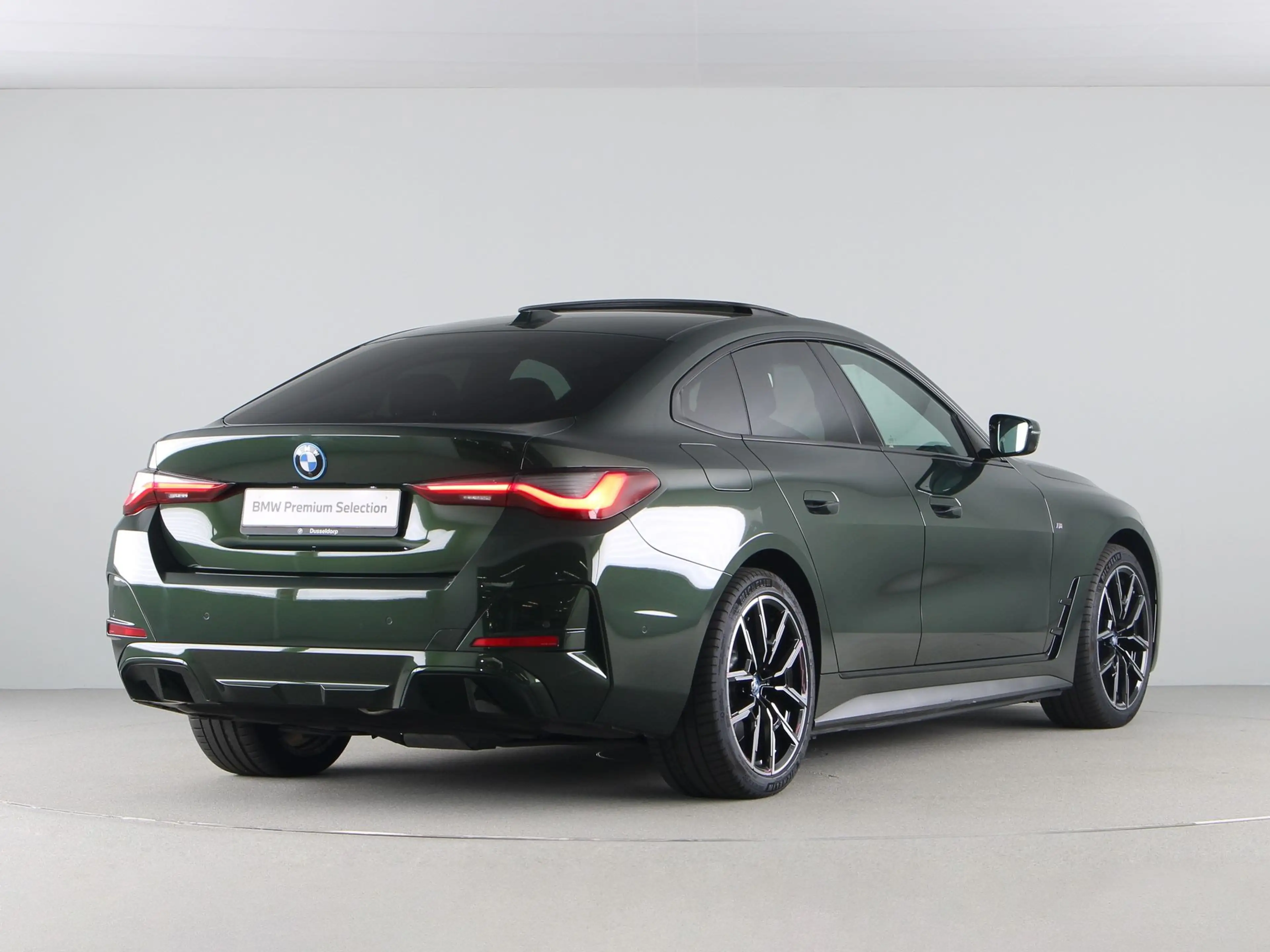 BMW i4 eDrive40 M-Sport Plus — photo 10