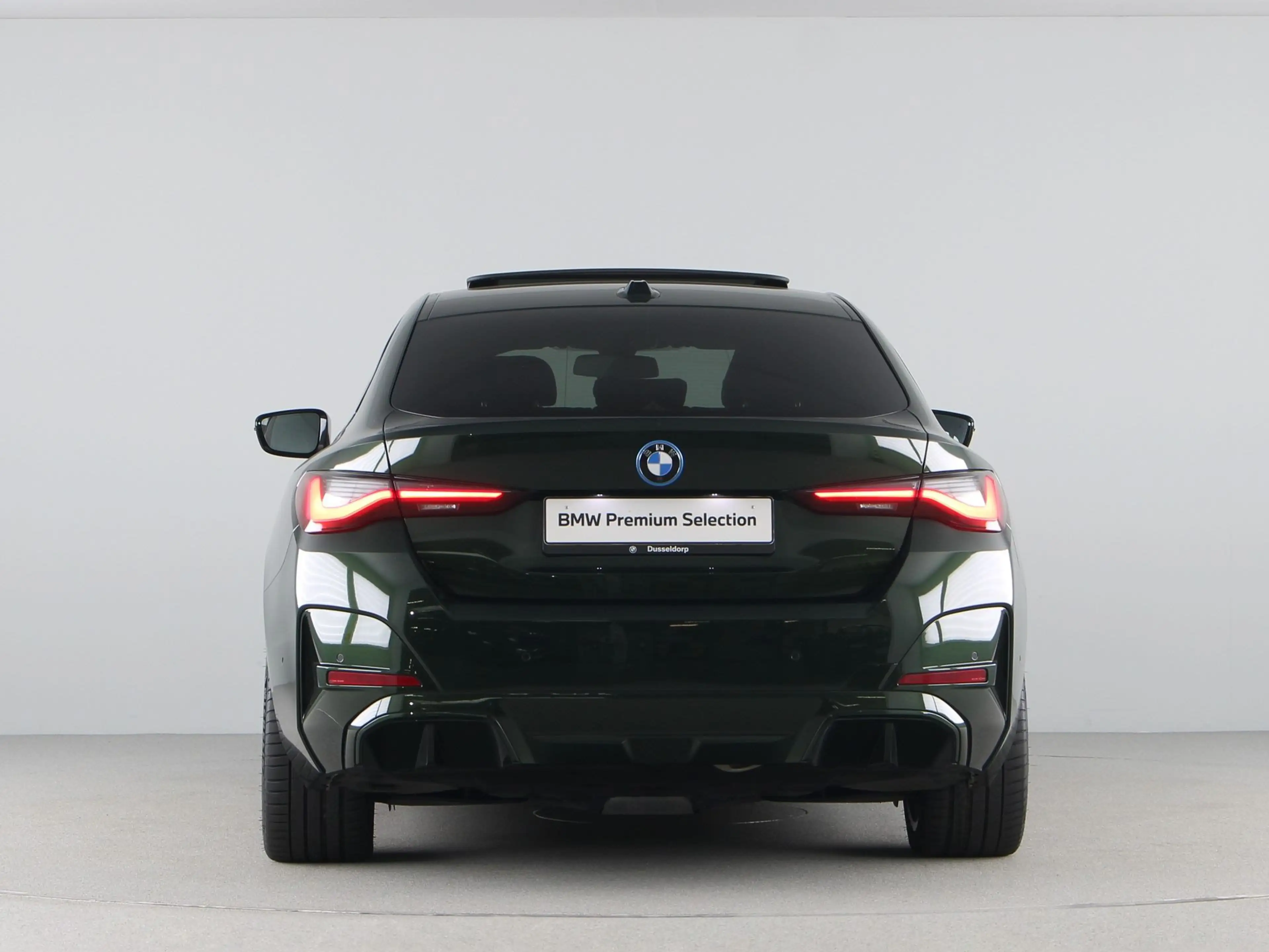 BMW i4 eDrive40 M-Sport Plus — photo 11