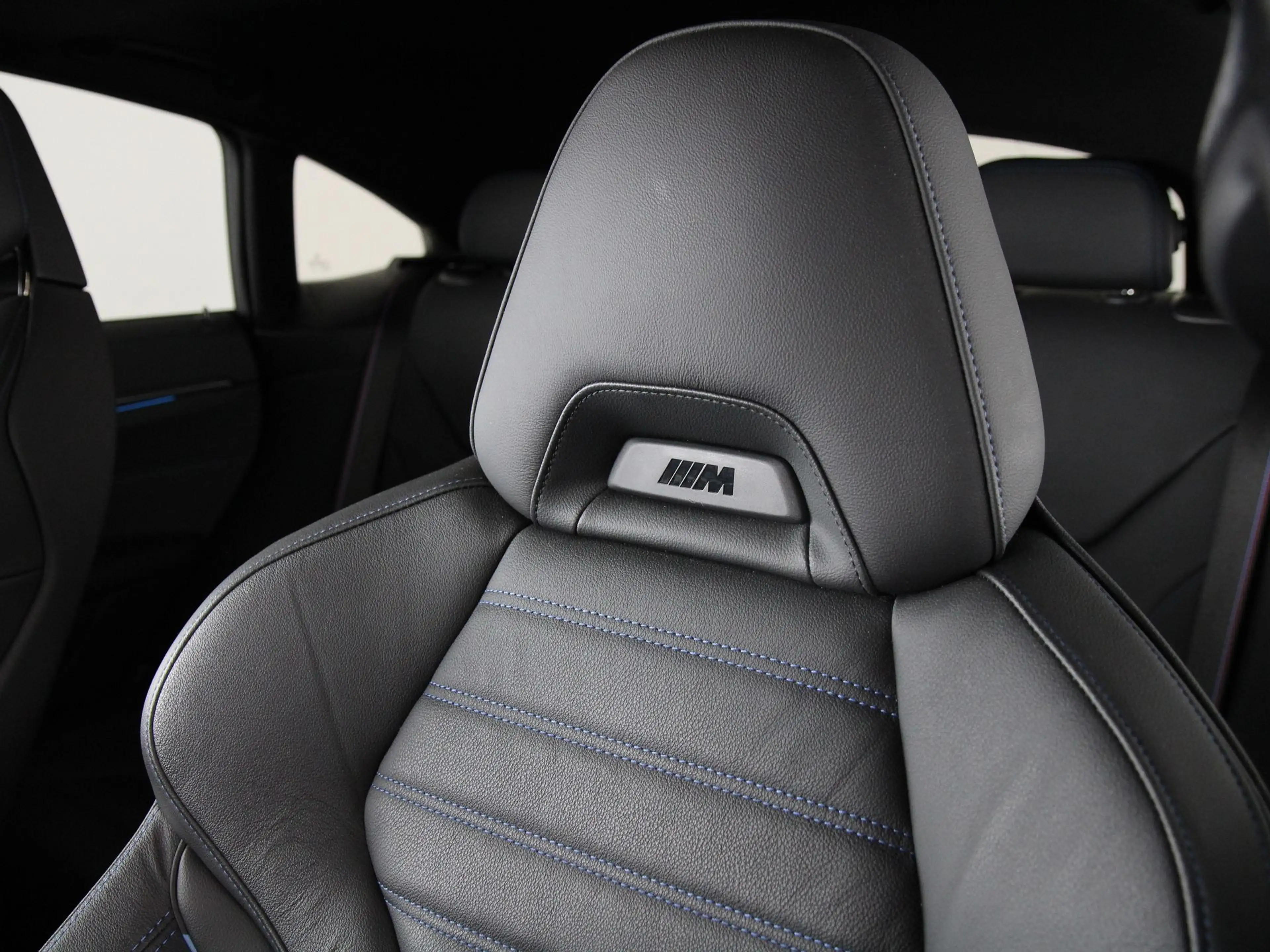 BMW i4 eDrive40 M-Sport Plus — photo 6