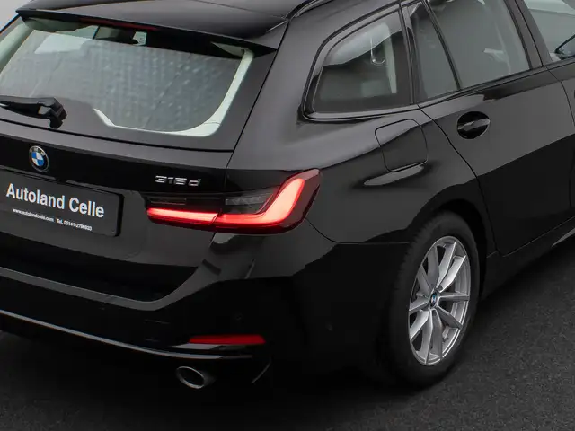 BMW 3 Series view 16