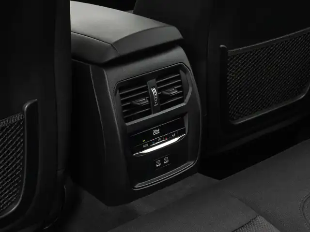 BMW 3 Series view 30