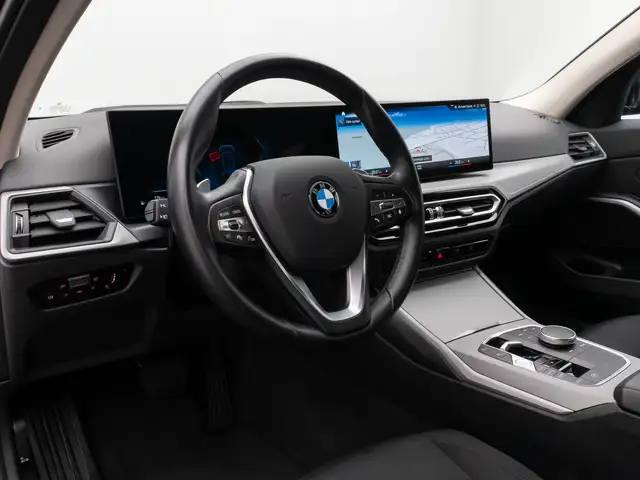 BMW 3 Series view 21