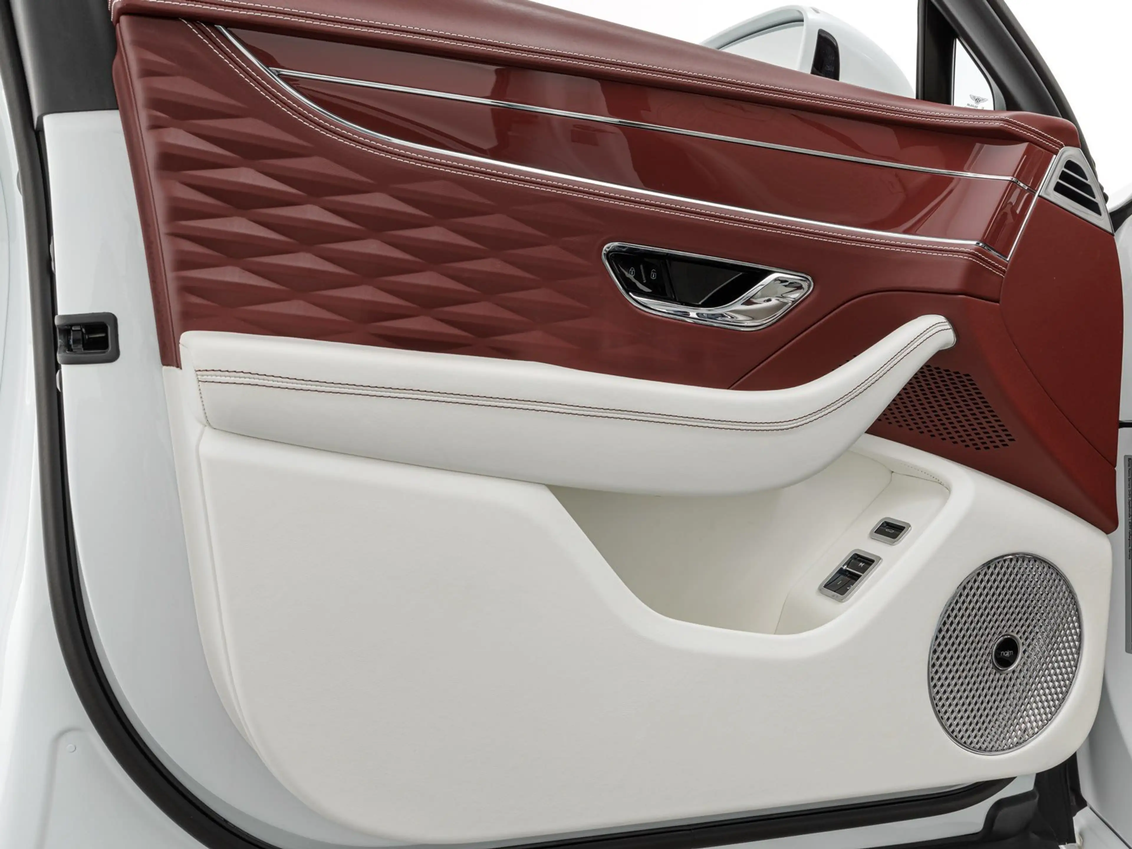 Bentley Flying Spur Speed / Naim for Bentley Soundsystem — photo 9