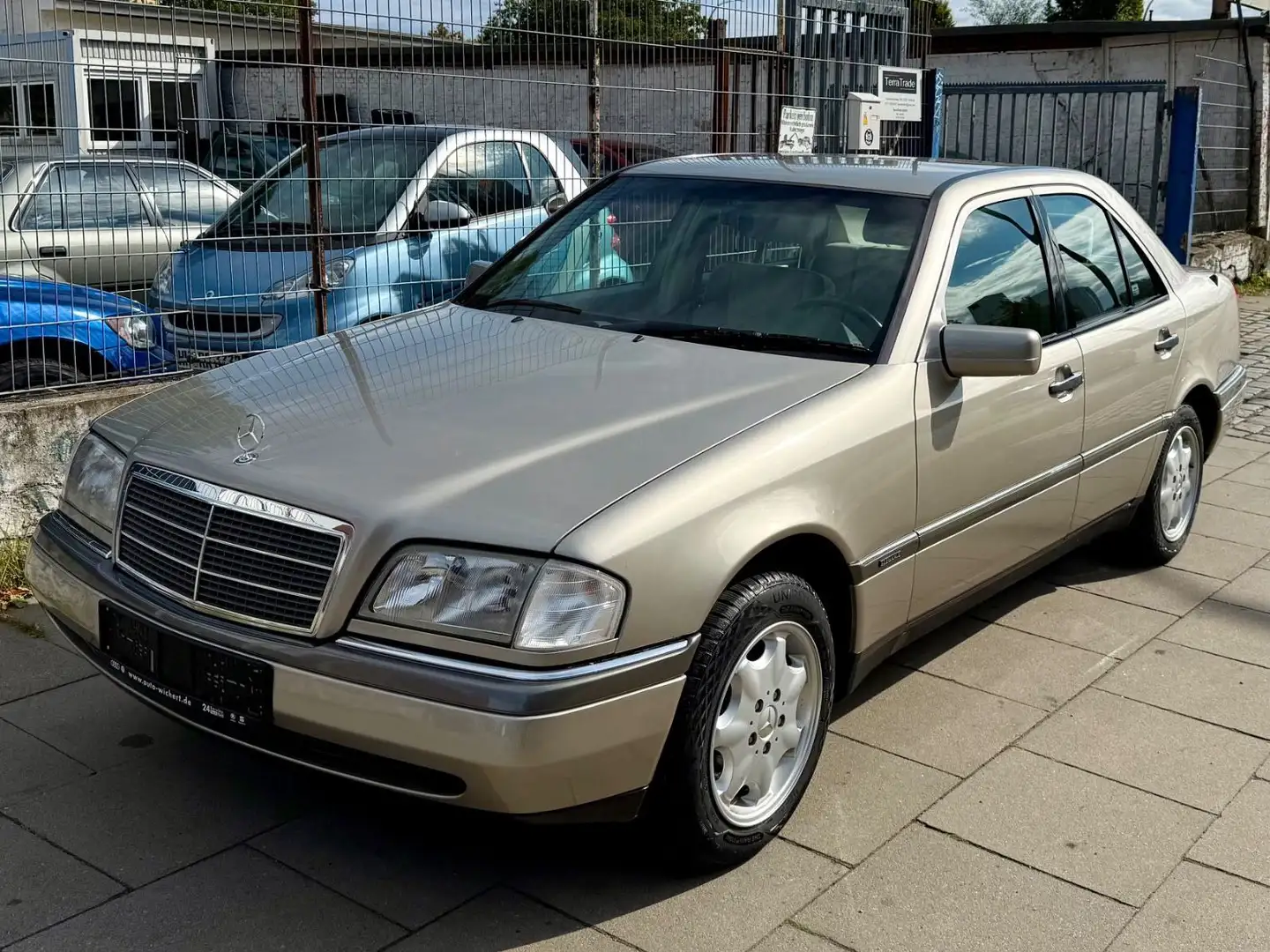 Mercedes-Benz C 180 ELEGANCE / AUTOMATIK / OLDTIMER Gold - 1