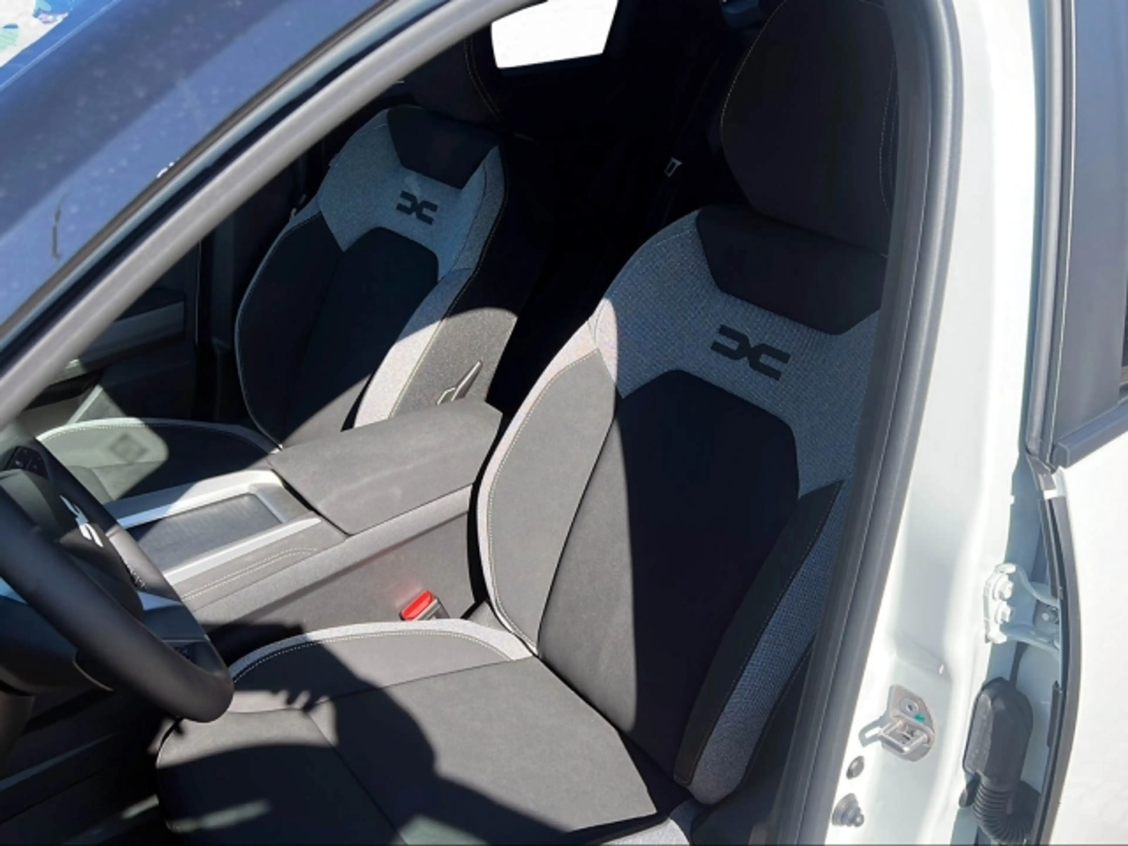 Dacia Bigster BIGSTER Journey Hybrid 155 — photo 12