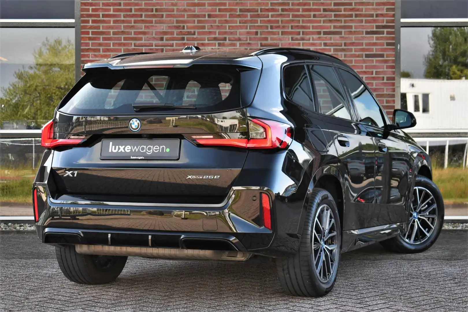 BMW X1 xDrive25e M-Sport Pano 360 HUD Adp-onderstel Shado Zwart - 2