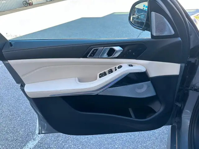 BMW X5 view 13