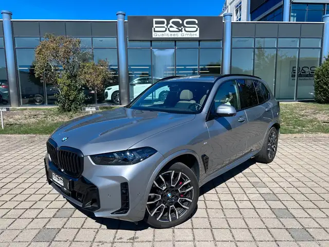 BMW X5 view 2