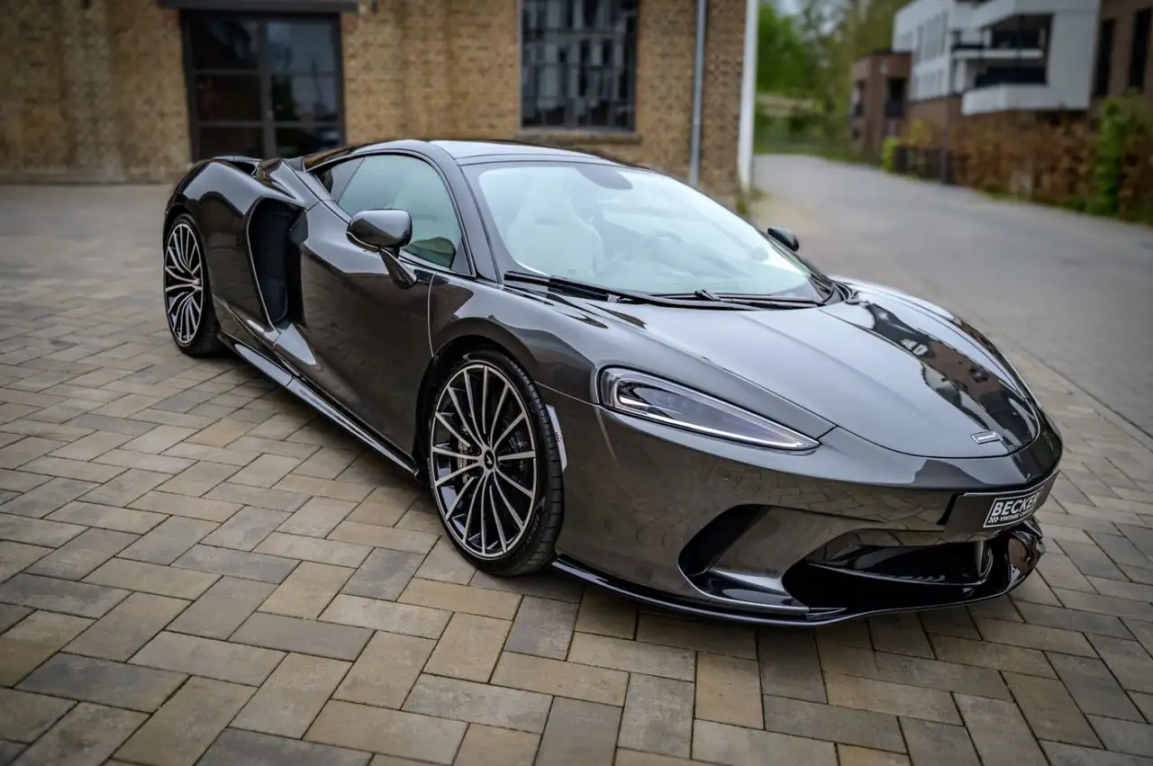 McLaren GT