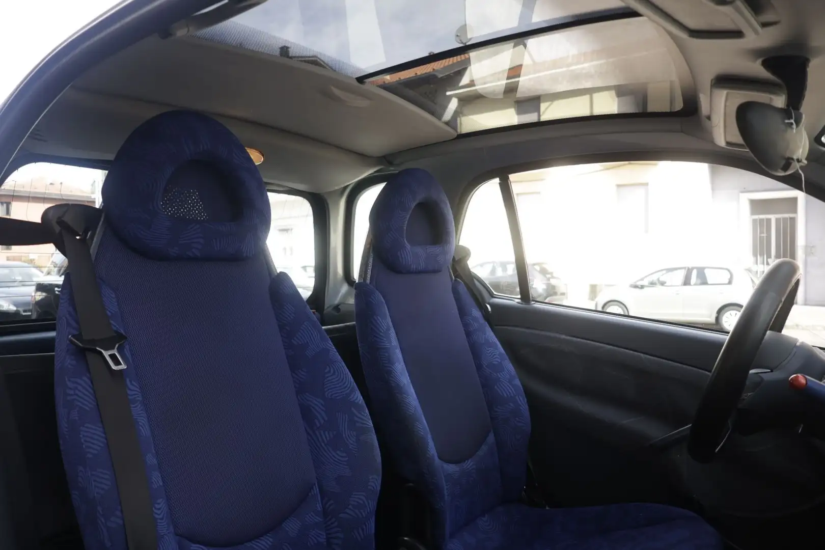 smart city-coupé/city-cabrio smart city coupé/cabrio 600 smart & passion silverstyle 40KW ANNO 2001 Blanco - 2