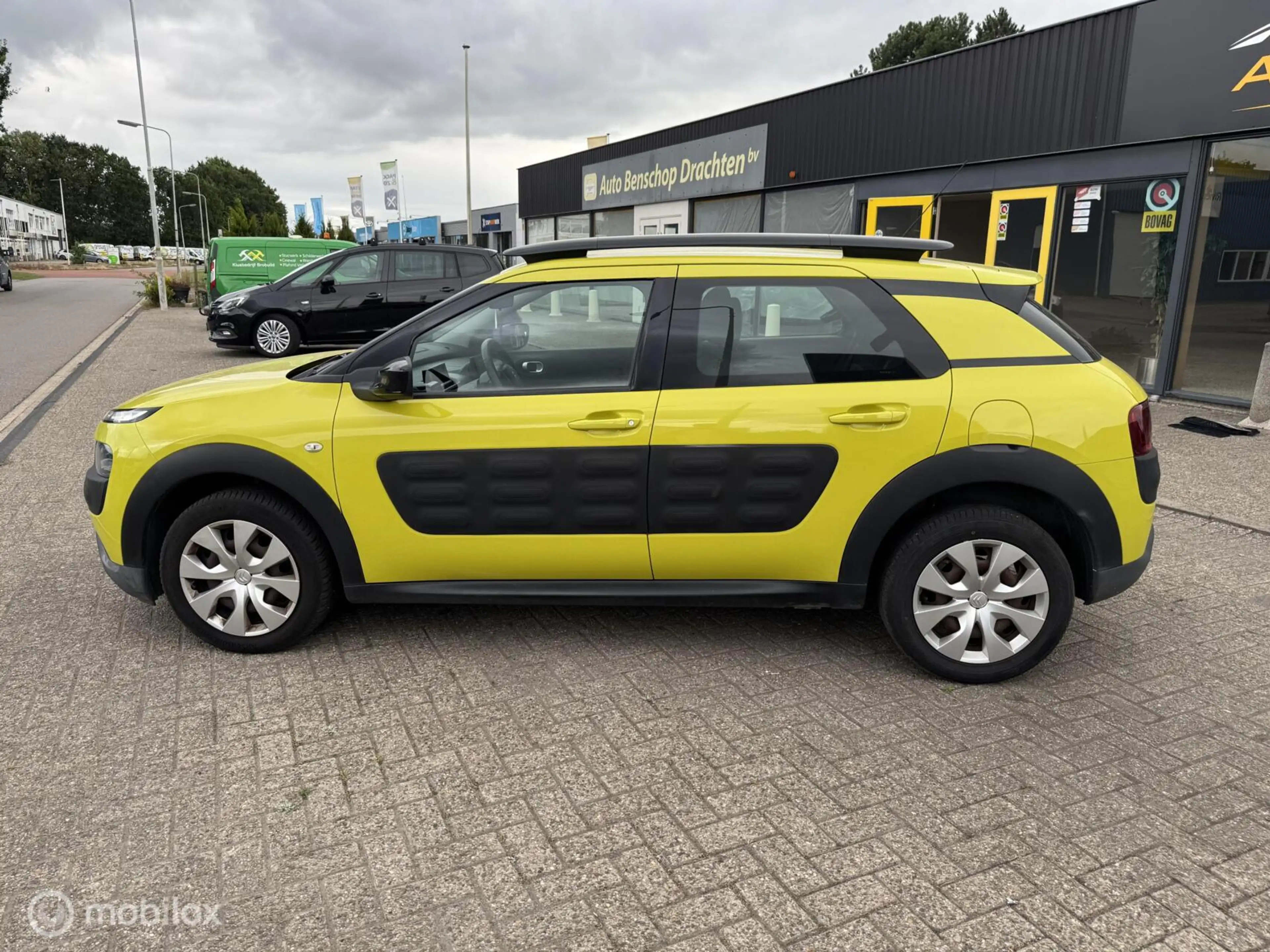 Citroen C4 Cactus 1.2 VTi Business navi 68311 km — photo 2