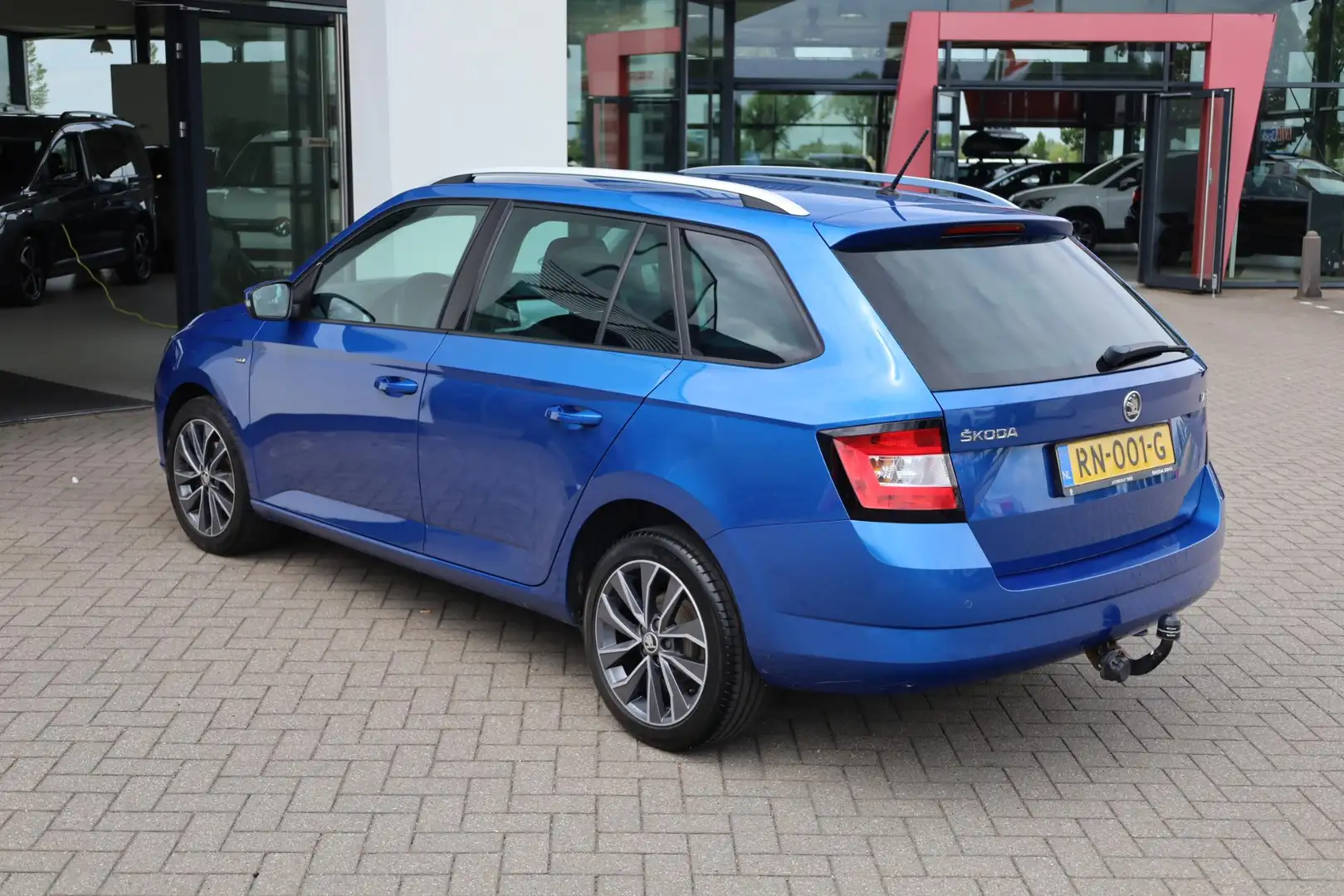 Skoda Fabia Combi 1.0 TSI Drive 70KW-95PK, Afneembare trekhaak Blauw - 2