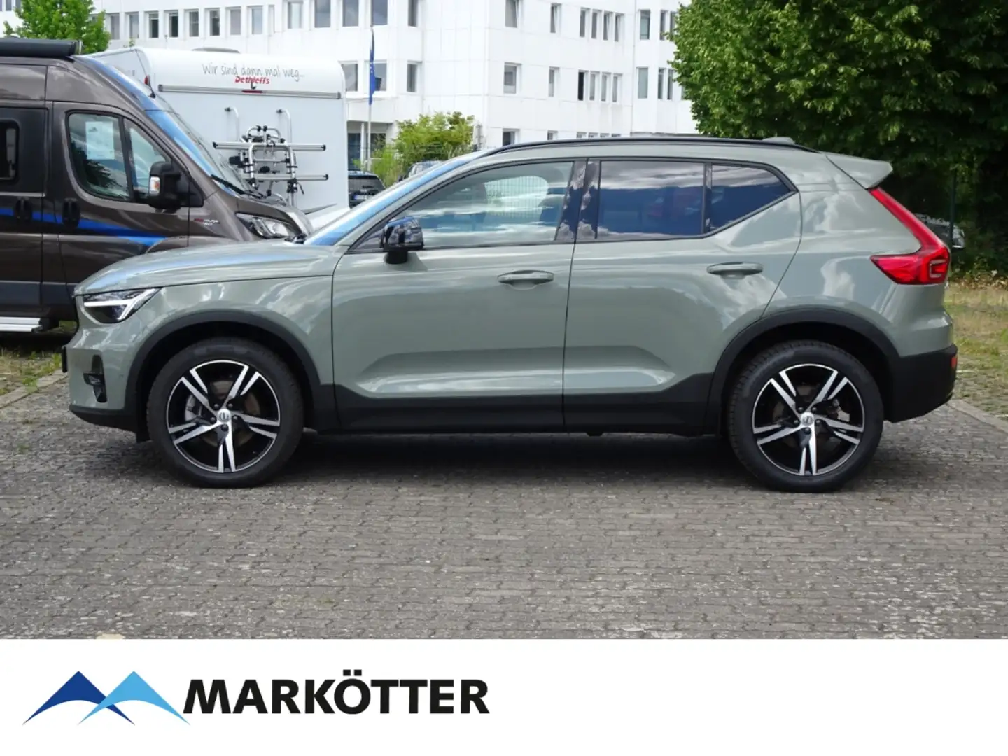 Volvo XC40 B4 Plus Dark PANO/MATRIX/FHZ/360/BLIS/ACC Grün - 2