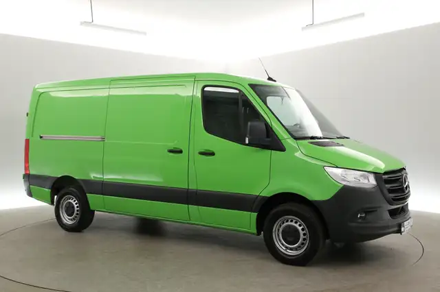 Mercedes-Benz Sprinter view 6