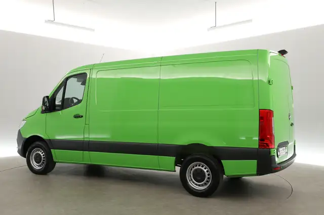 Mercedes-Benz Sprinter view 4
