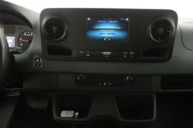 Mercedes-Benz Sprinter view 11