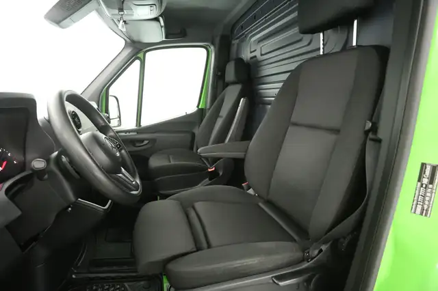Mercedes-Benz Sprinter view 9