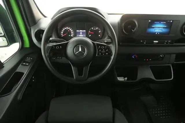 Mercedes-Benz Sprinter view 2