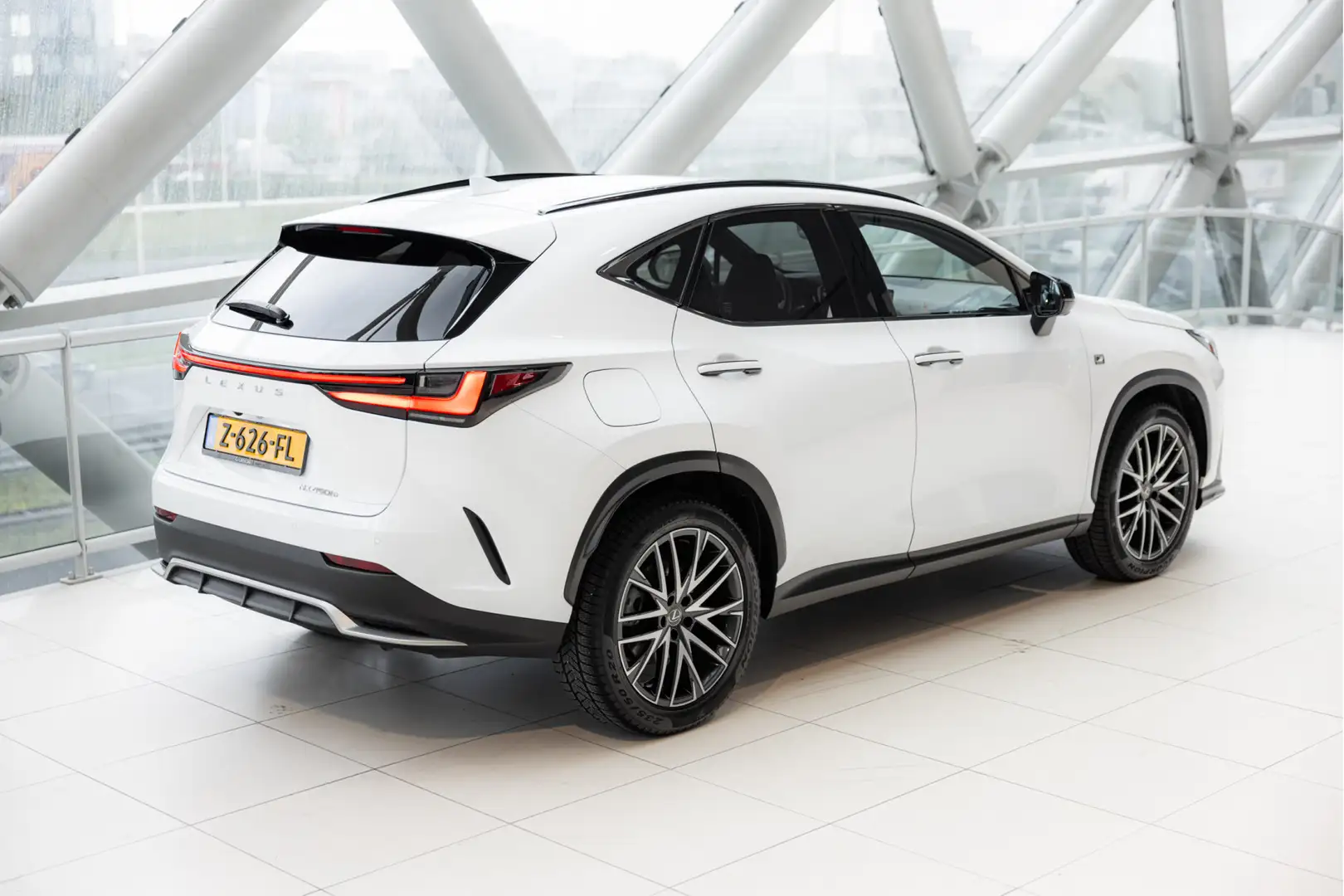 Lexus NX 450h+ AWD F Sport Line | Apple Carplay | Stoelverwarming Wit - 2