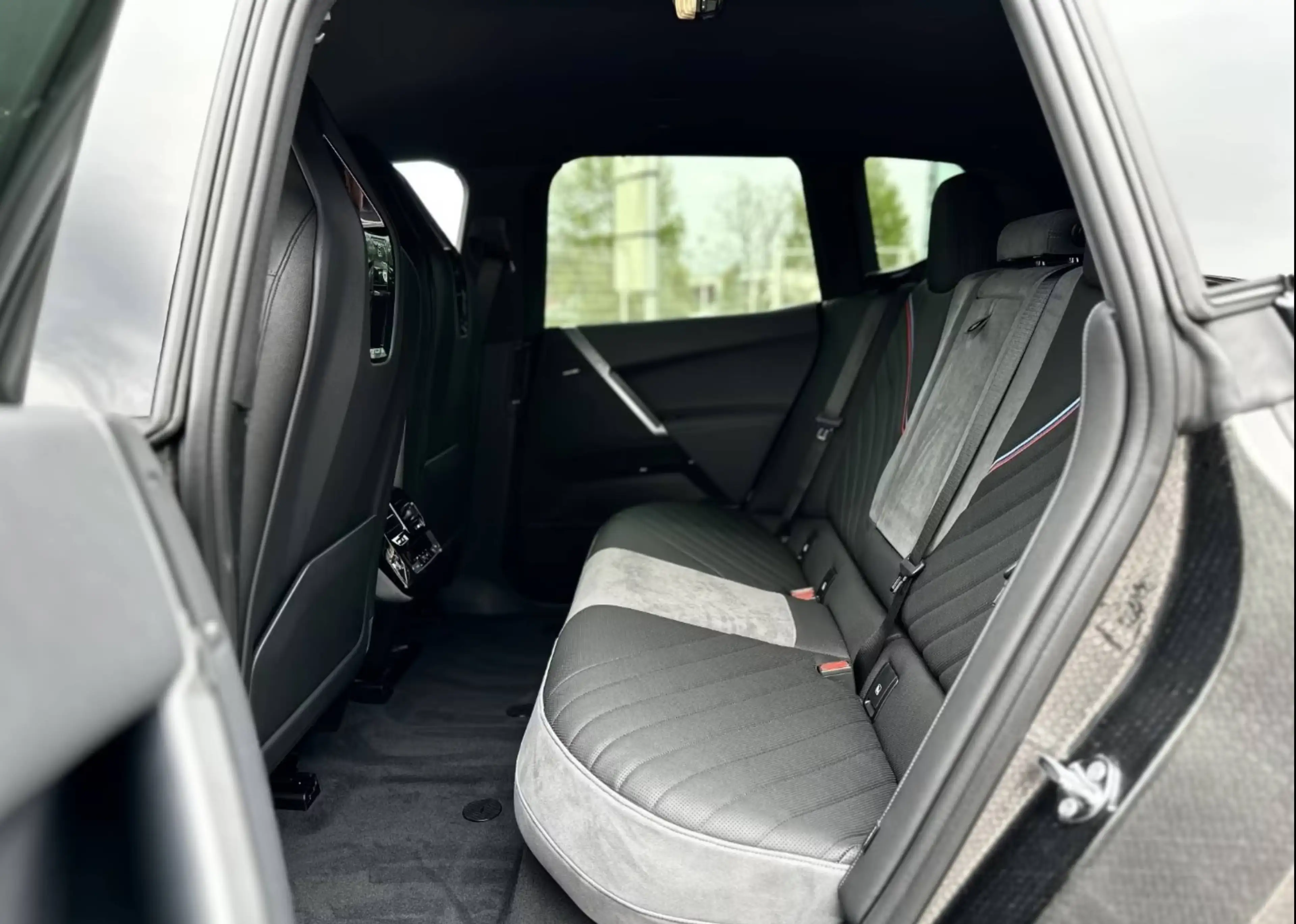 BMW iX 45 M Sport — photo 14