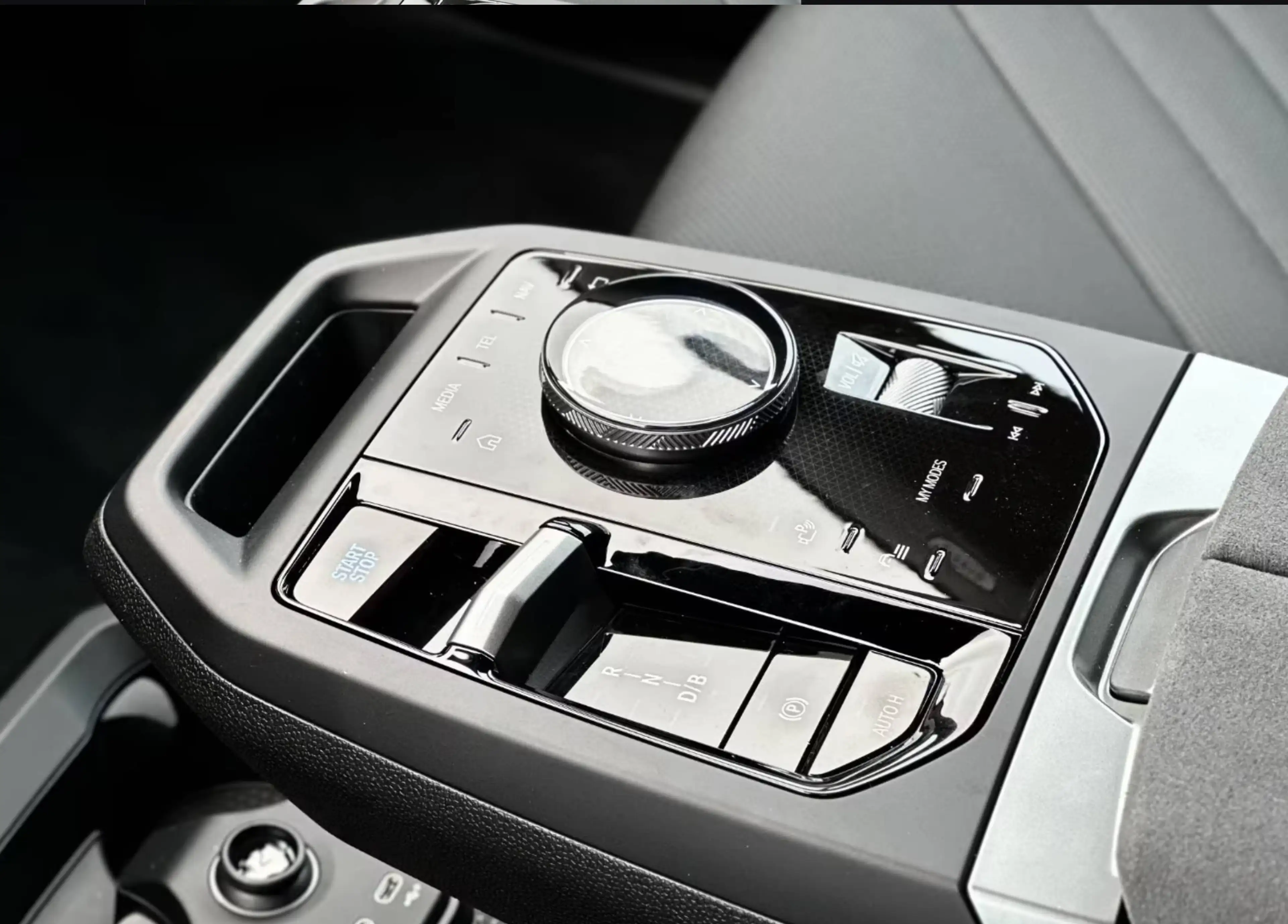BMW iX 45 M Sport — photo 13
