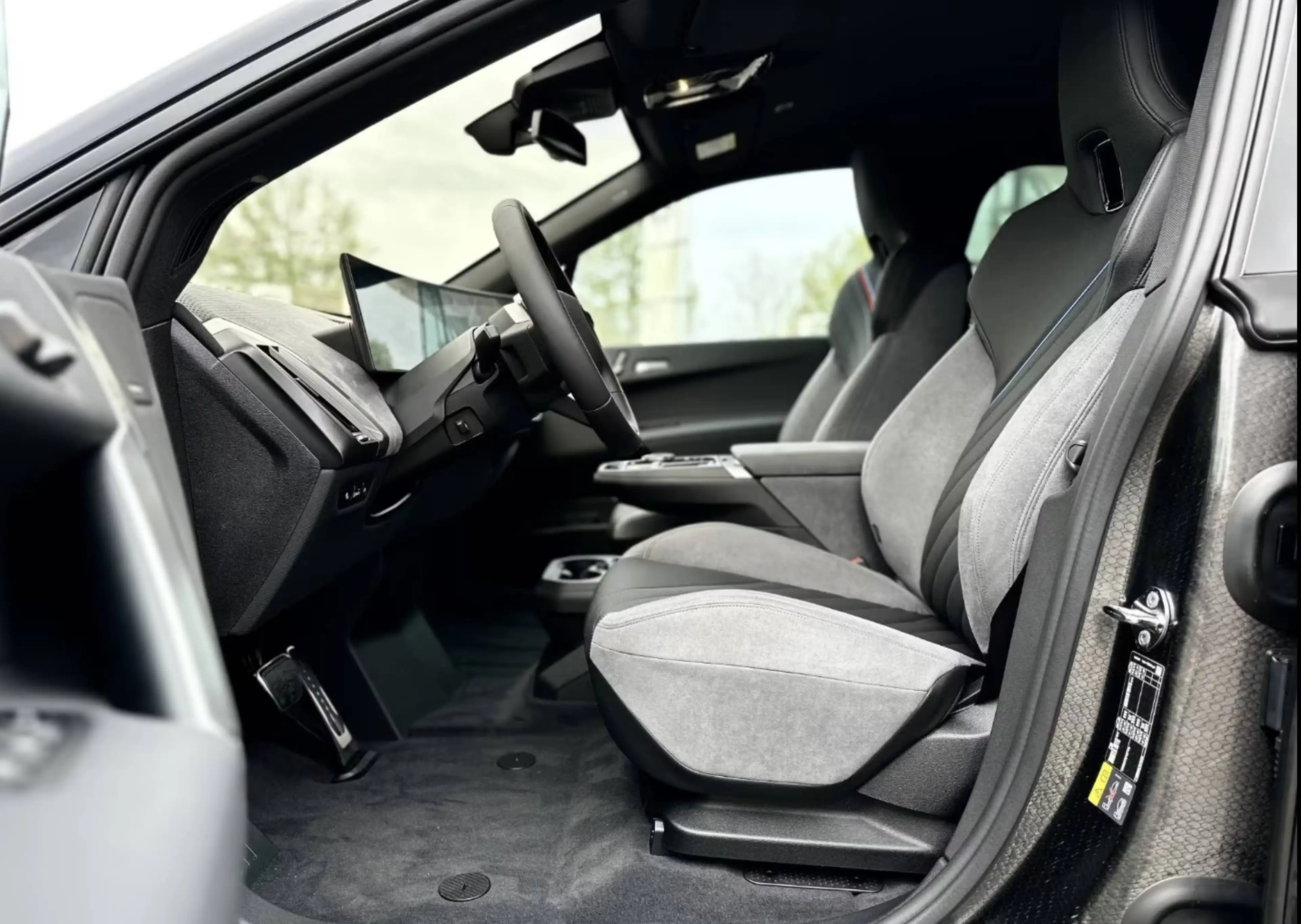 BMW iX 45 M Sport — photo 11