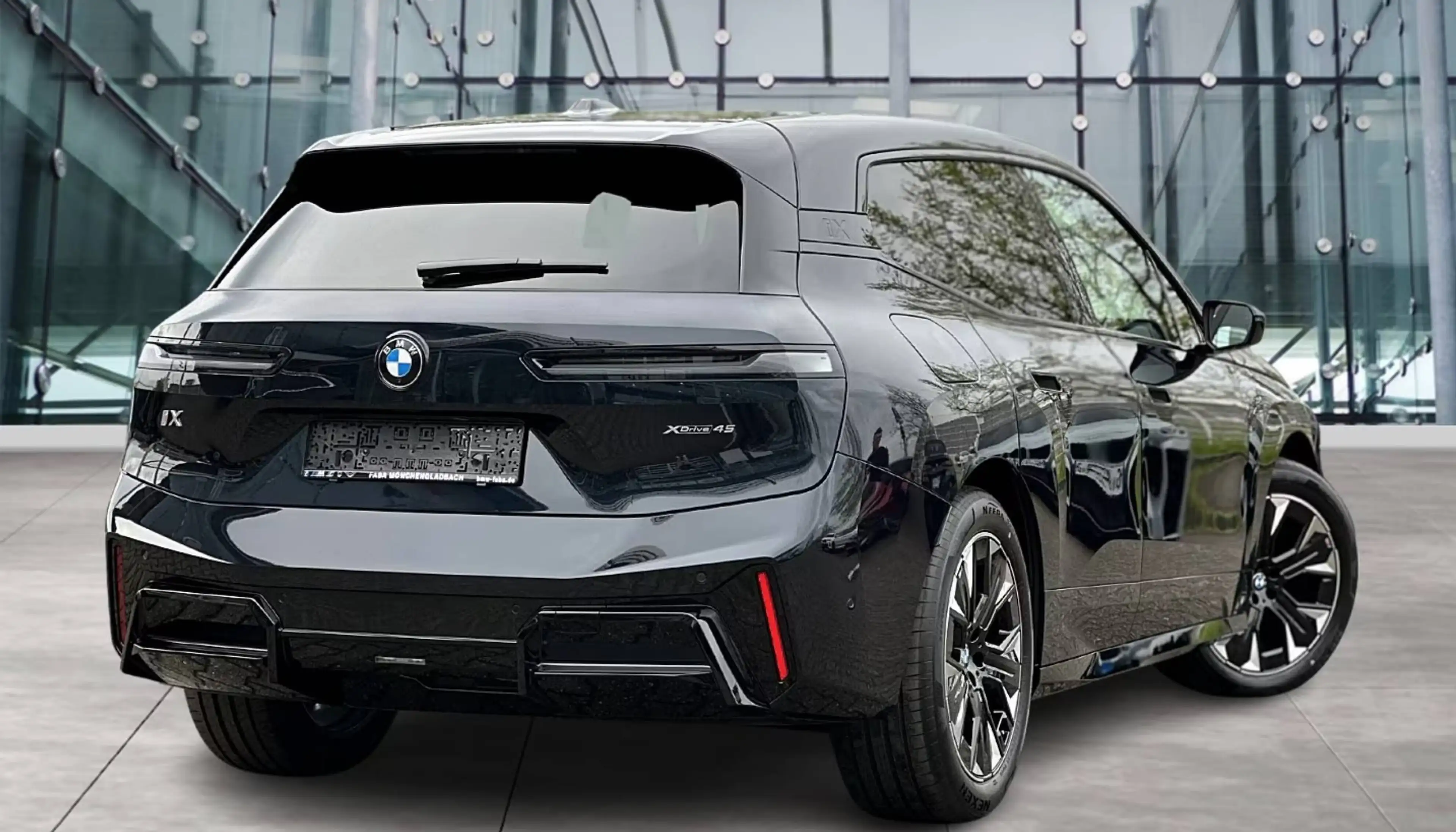 BMW iX 45 M Sport — photo 2