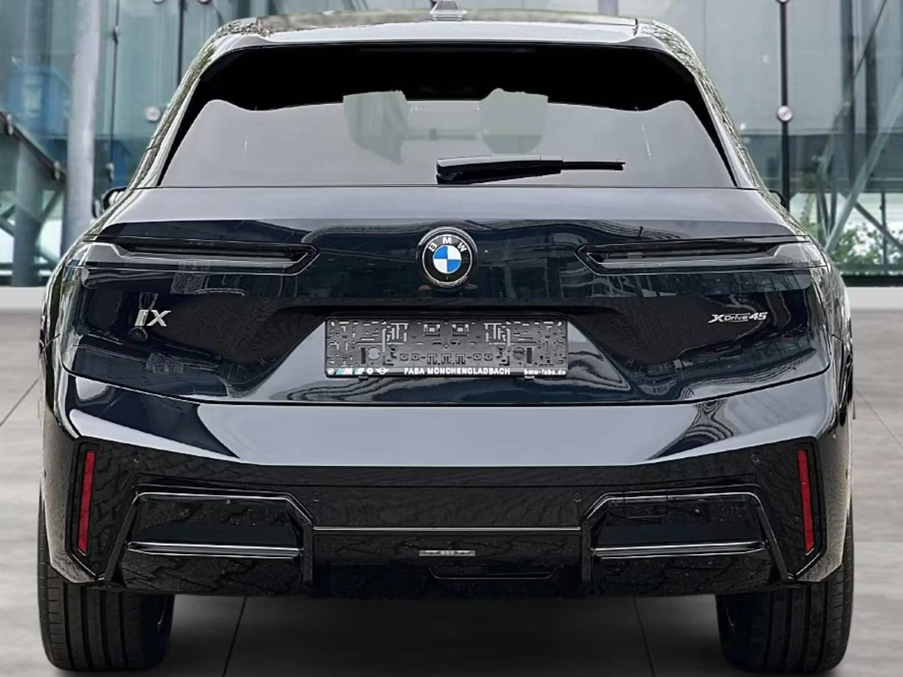BMW iX 45 M Sport — photo 3