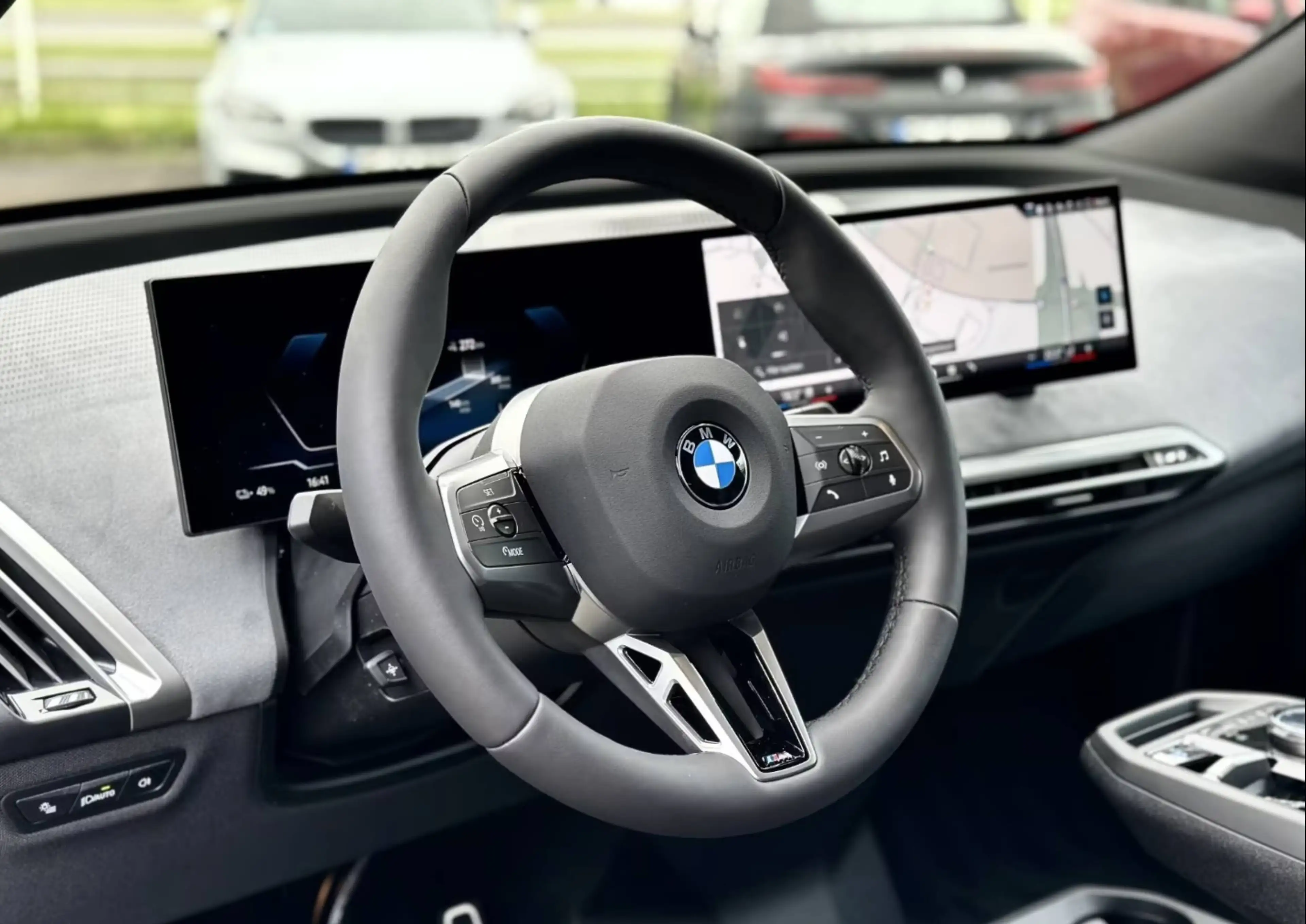 BMW iX 45 M Sport — photo 10