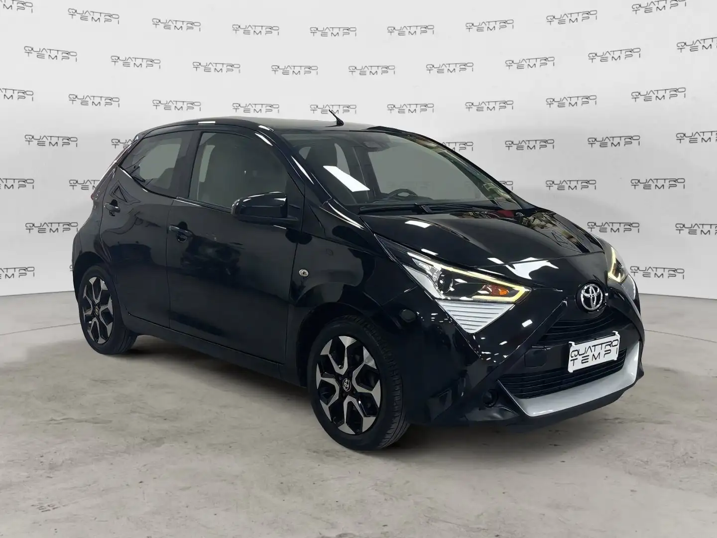 Toyota Aygo Connect 1.0 VVT-i 72 CV 5 porte x-fun Zwart - 1