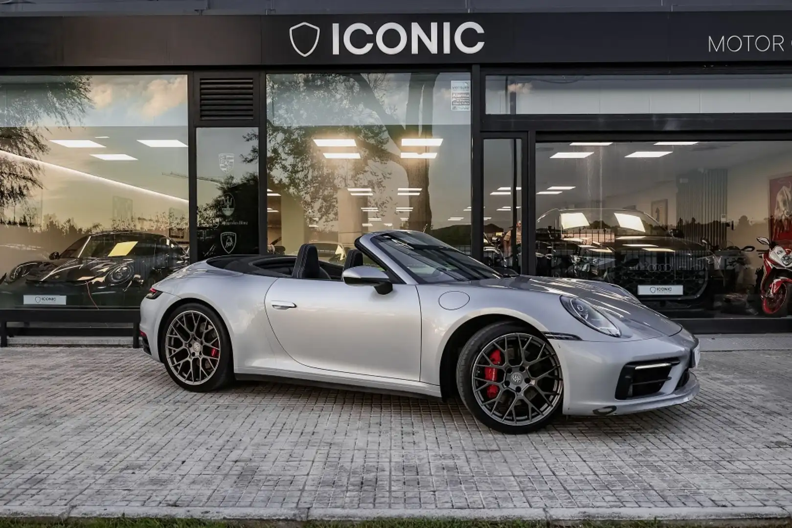 Porsche 992 Carrera 4S Cabriolet PDK Gris - 1