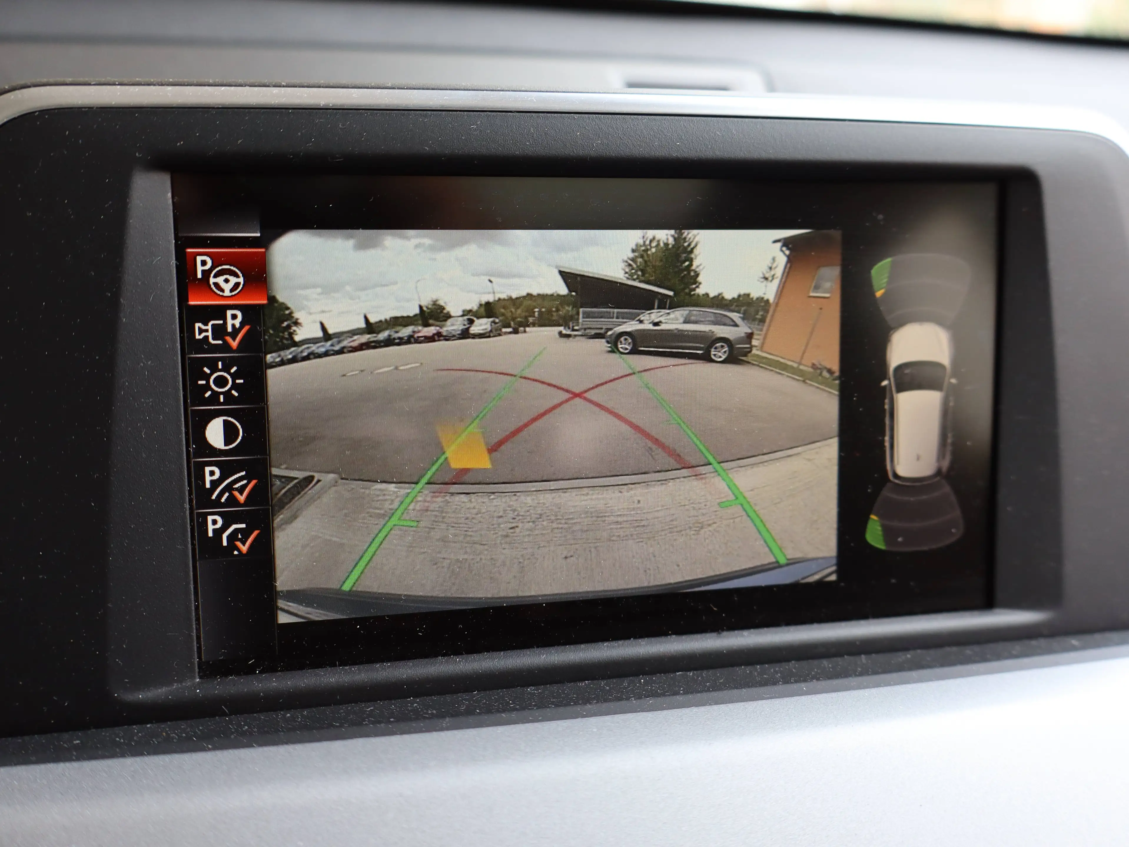 BMW X1 sDrive18d ADVANTAGE *NAVI*PANORAMA*DAB*SHZ*KAMERA* — photo 12