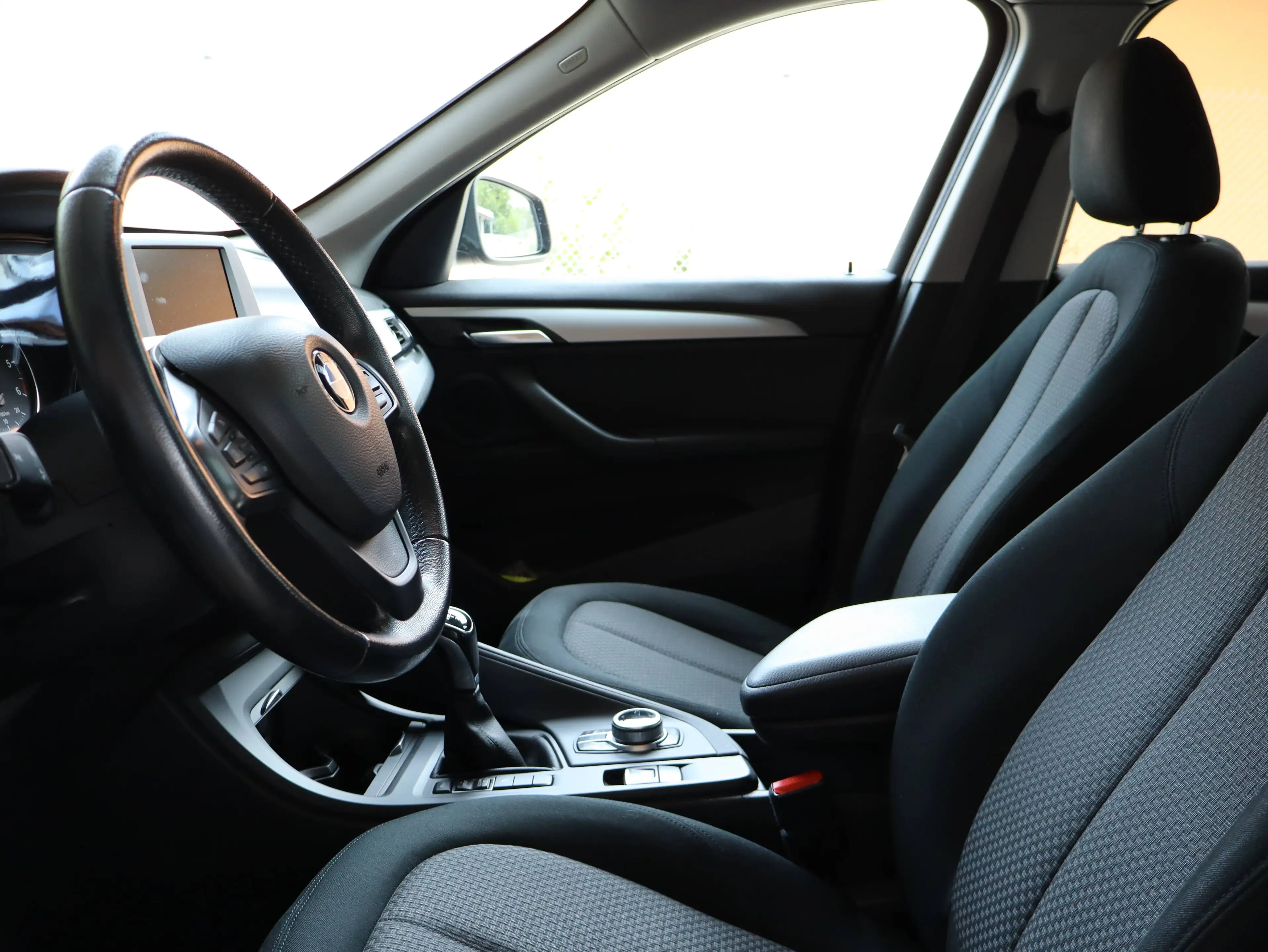 BMW X1 sDrive18d ADVANTAGE *NAVI*PANORAMA*DAB*SHZ*KAMERA* — photo 10