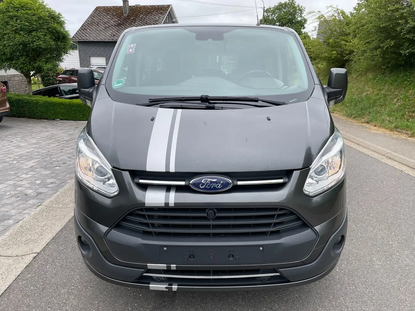 Ford Tourneo Custom 2.0 TDCi L2H1 Titanium Šedá - 2