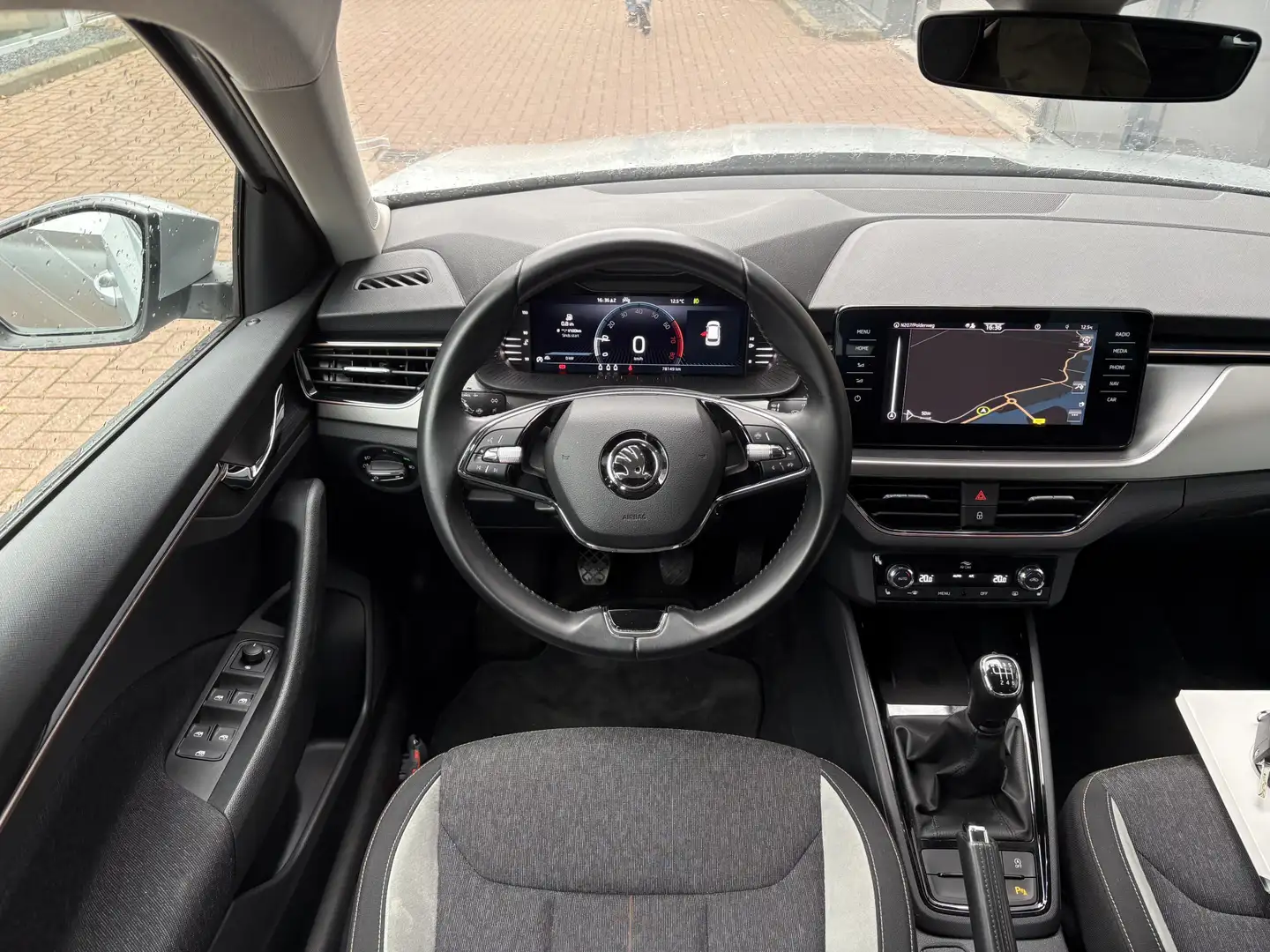 Skoda Kamiq 1.0 TSi 110pk Business Edition LED/VIRTUAL/NAVI/CA Gris - 2