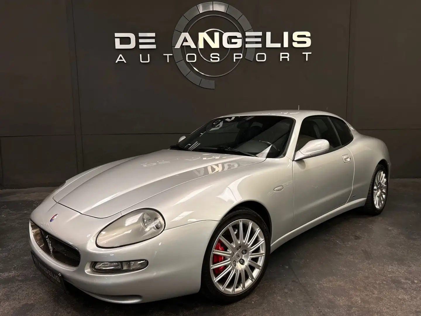 Maserati Coupe 4200 GT Stříbrná - 1
