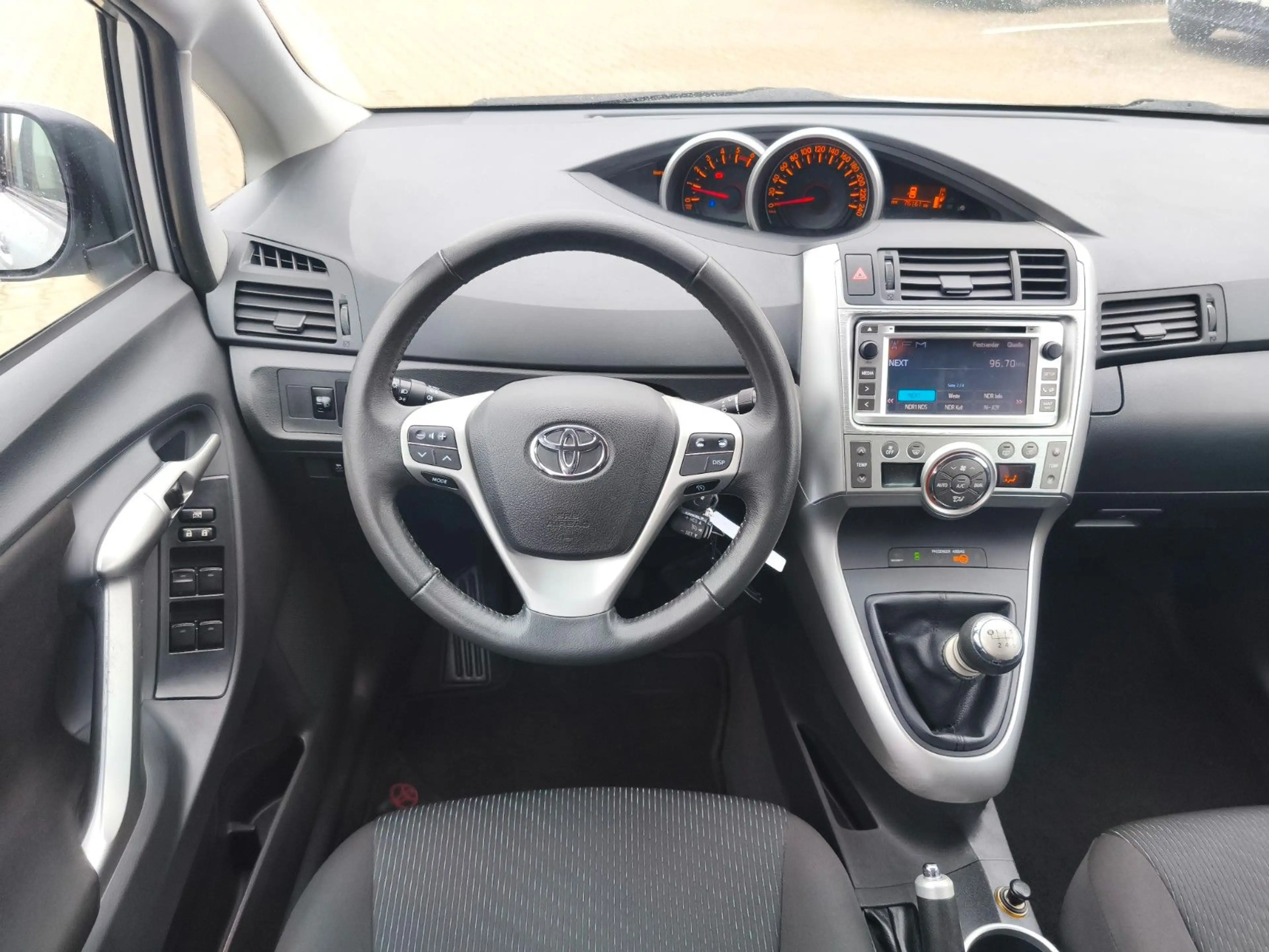 Toyota Verso Travel — photo 14