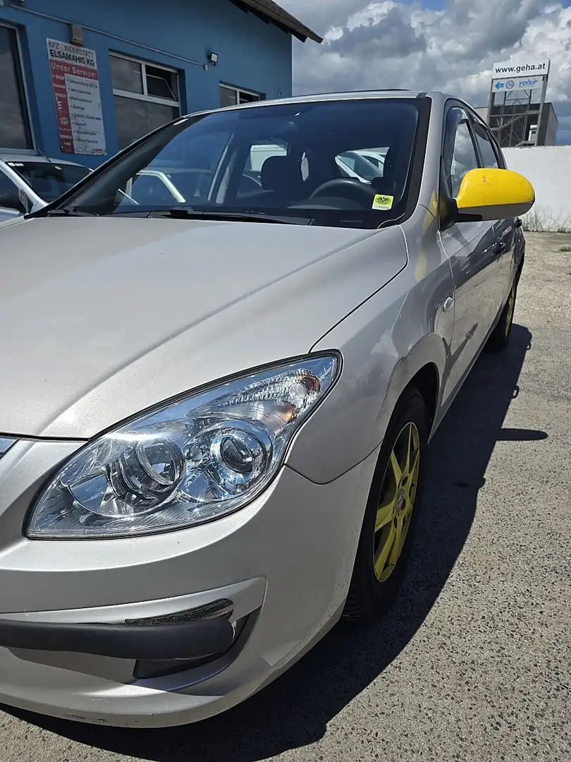 Hyundai i30 1,4 CVVT Grau - 2