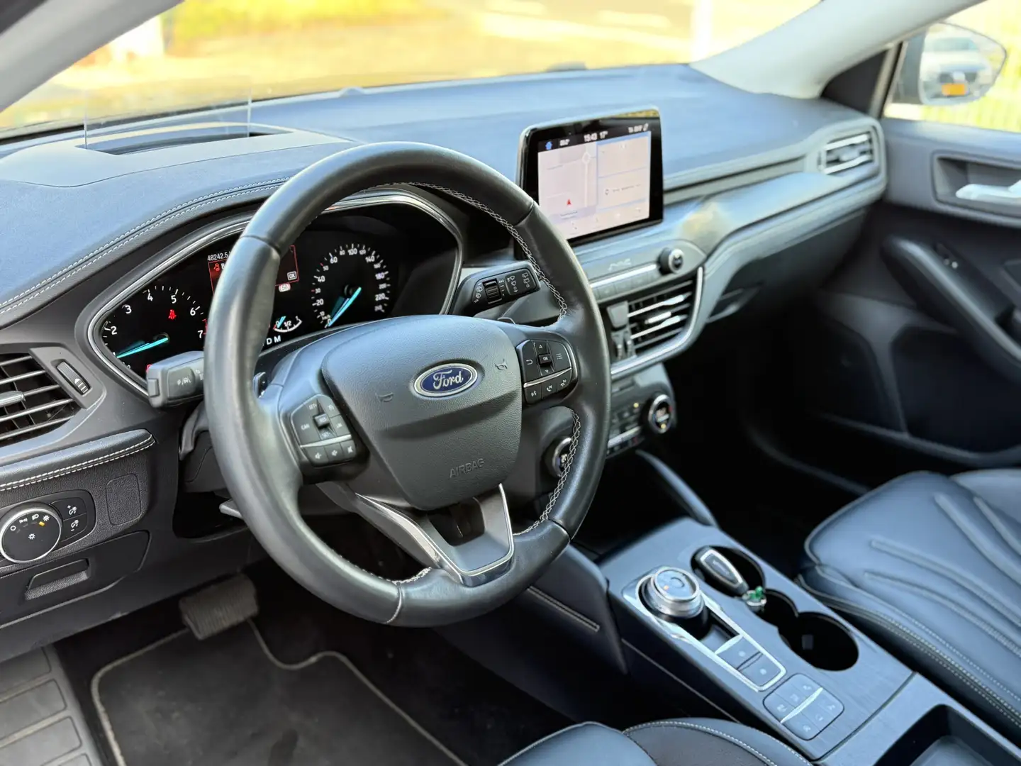 Ford Focus Wagon 1.5 EcoBoost Vignale | Trekhaak | Head Up | Grijs - 2