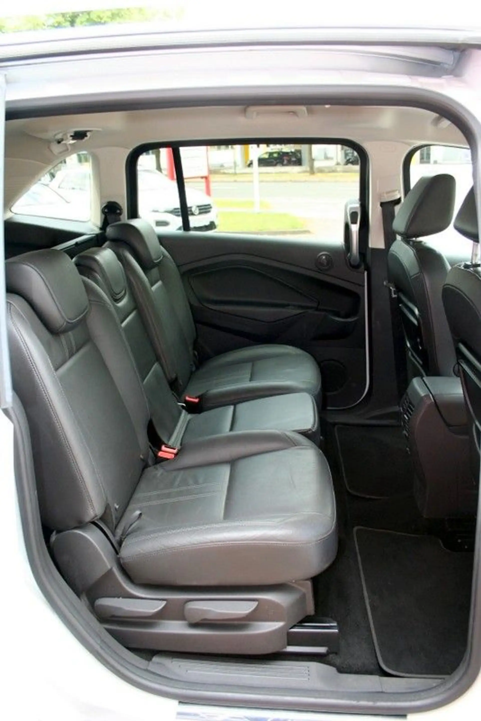 Ford Grand C-Max Grand C Titanium+Leder+AHK+Navi+Kamera+Xenon+EU6 — photo 9