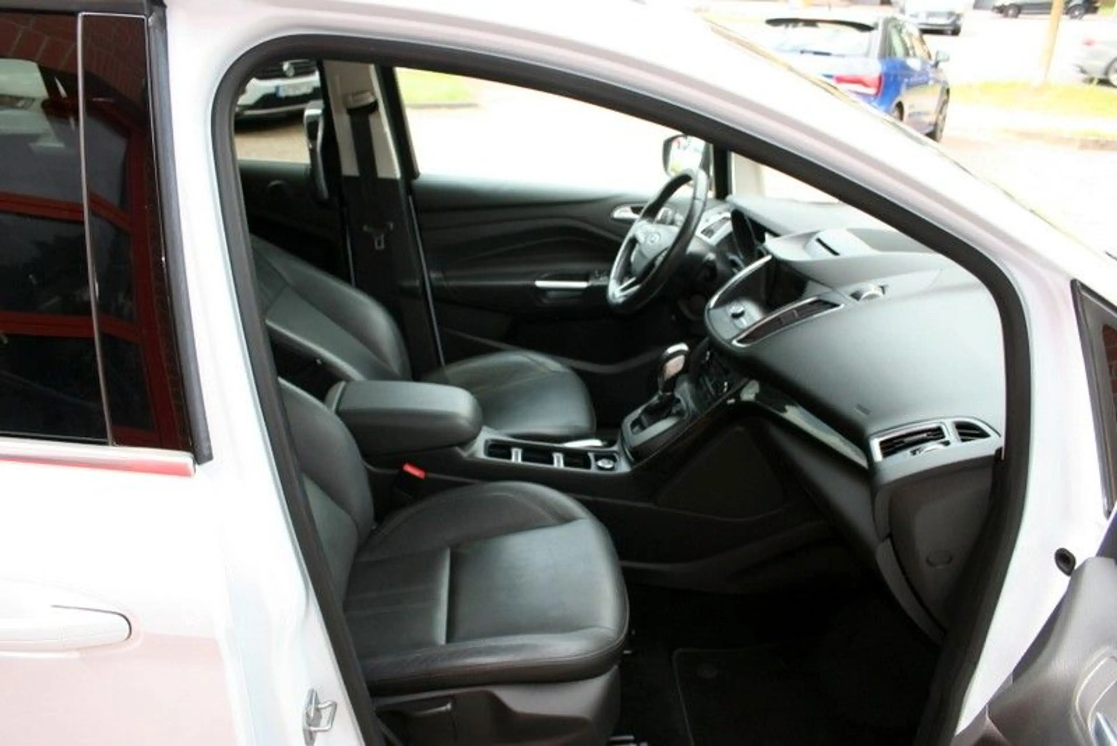 Ford Grand C-Max Grand C Titanium+Leder+AHK+Navi+Kamera+Xenon+EU6 — photo 6