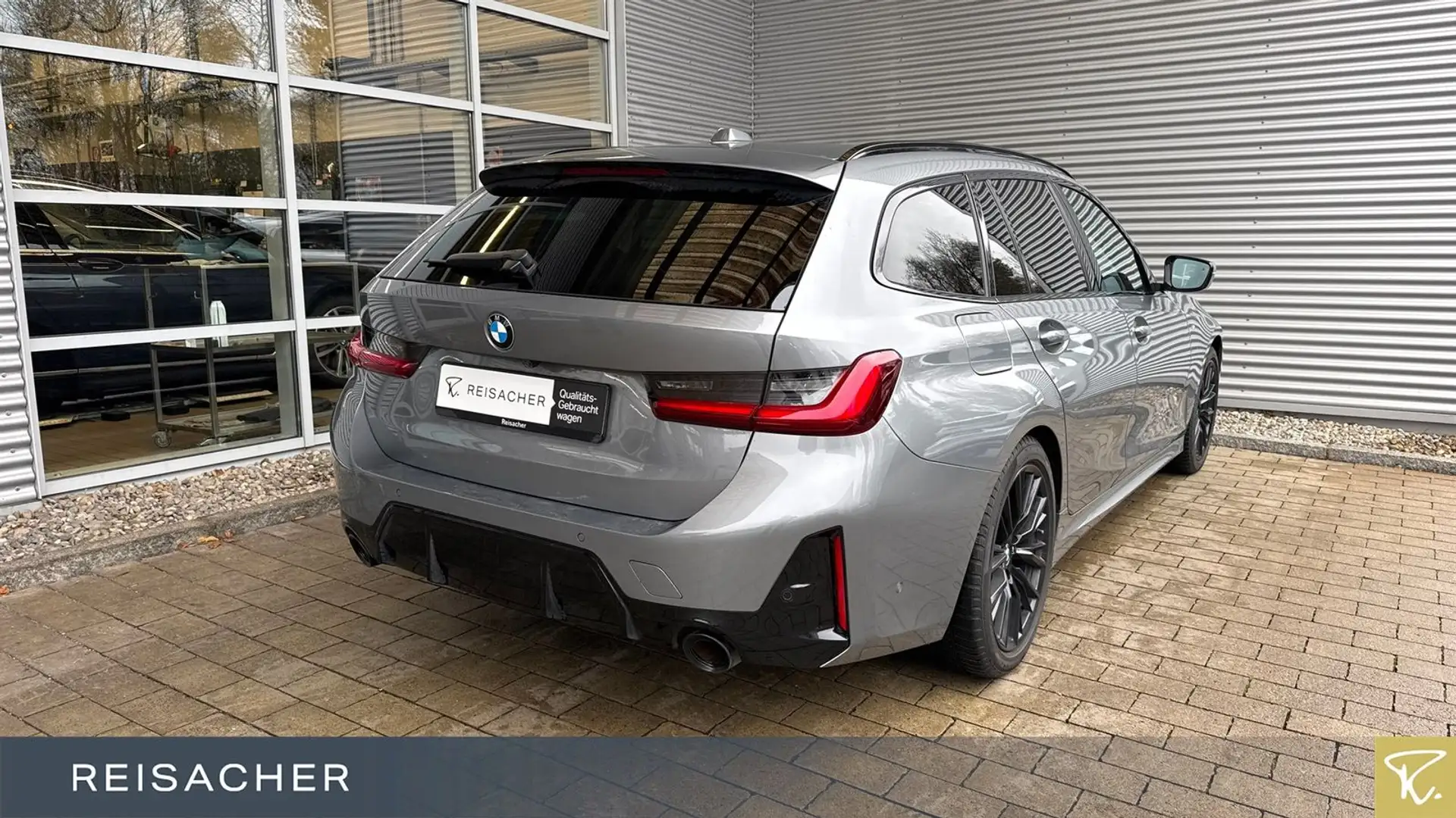 BMW 320 iA Touring M-Sport Pano AHK Stdhzg HUD RüKa Grau - 2