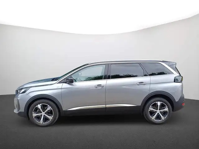 Peugeot 5008 view 4