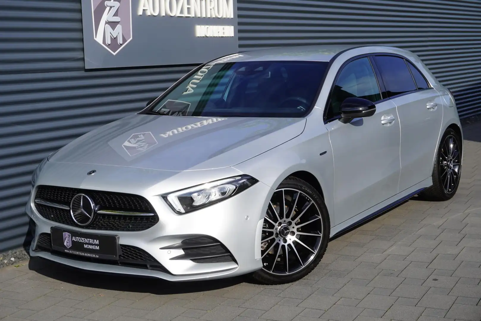 Mercedes-Benz A 200 A200 AMG-LINE|WIDESCREEN|EDITION|KAMERA|NAVI|ACC Silber - 1