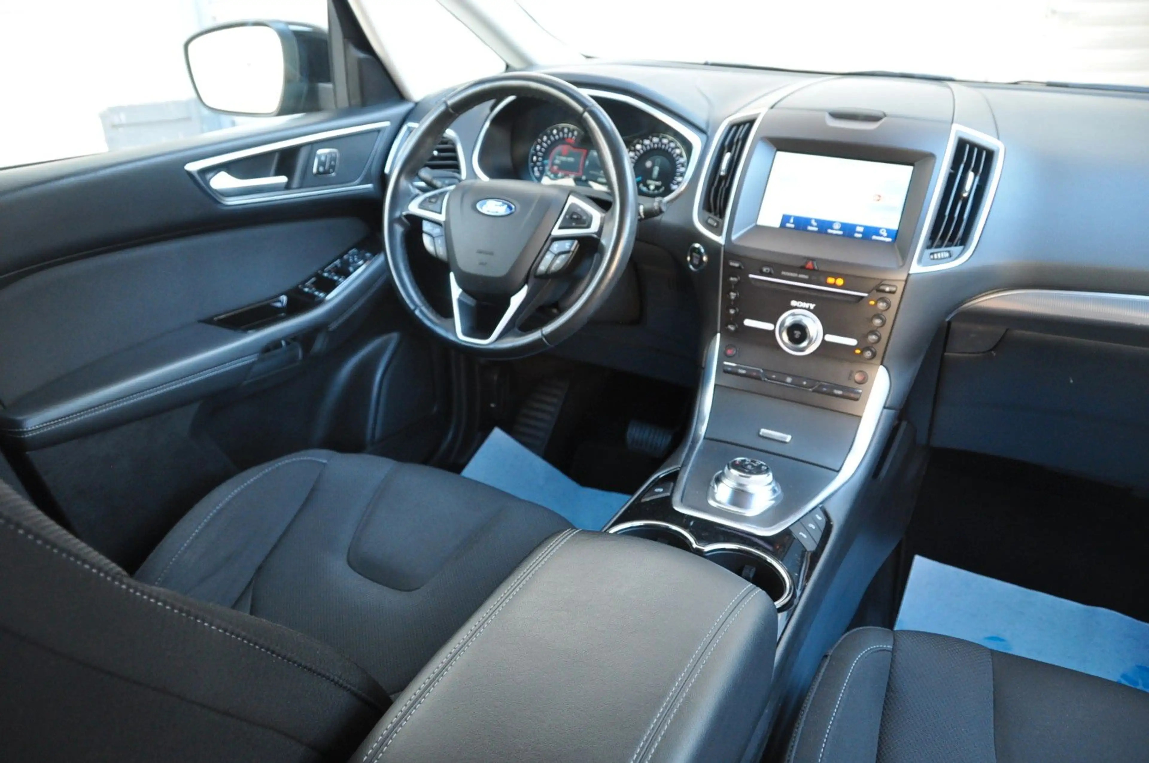Ford S-Max 2,0 Titanium LED*NAVI*KAM*AHK*8 Gang Aut. — photo 9