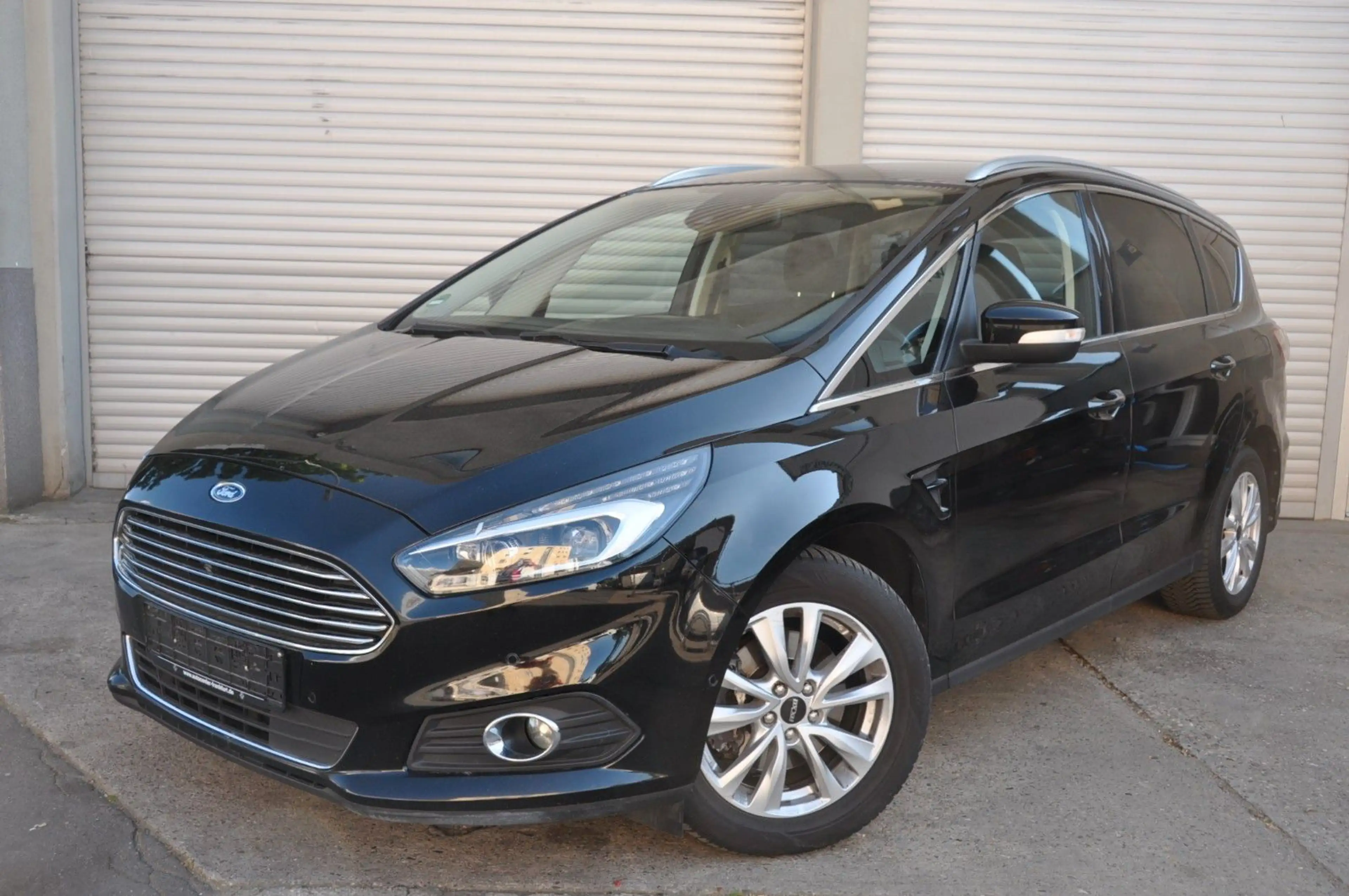 Ford S-Max 2,0 Titanium LED*NAVI*KAM*AHK*8 Gang Aut.