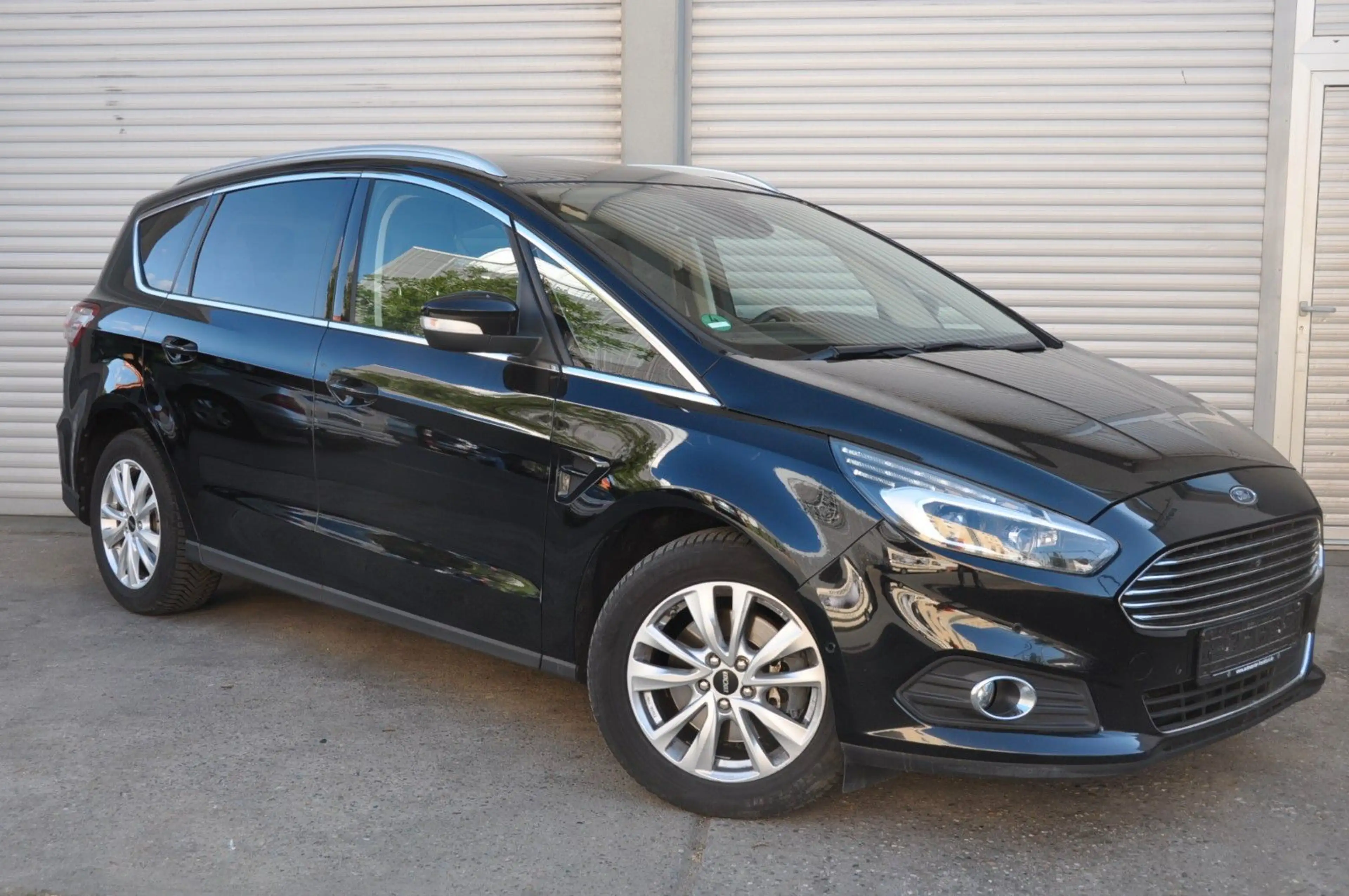 Ford S-Max 2,0 Titanium LED*NAVI*KAM*AHK*8 Gang Aut. — photo 3