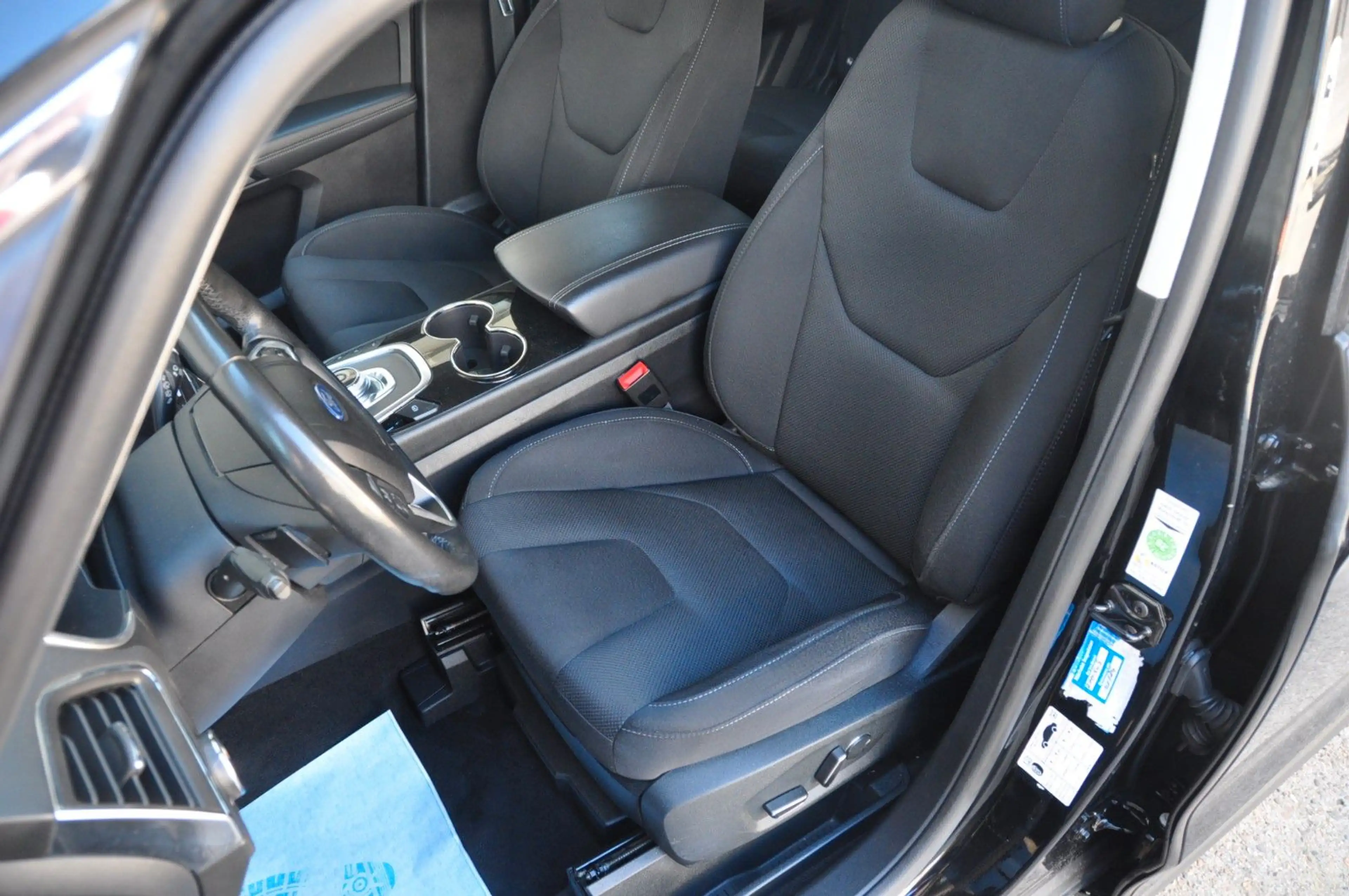 Ford S-Max 2,0 Titanium LED*NAVI*KAM*AHK*8 Gang Aut. — photo 7
