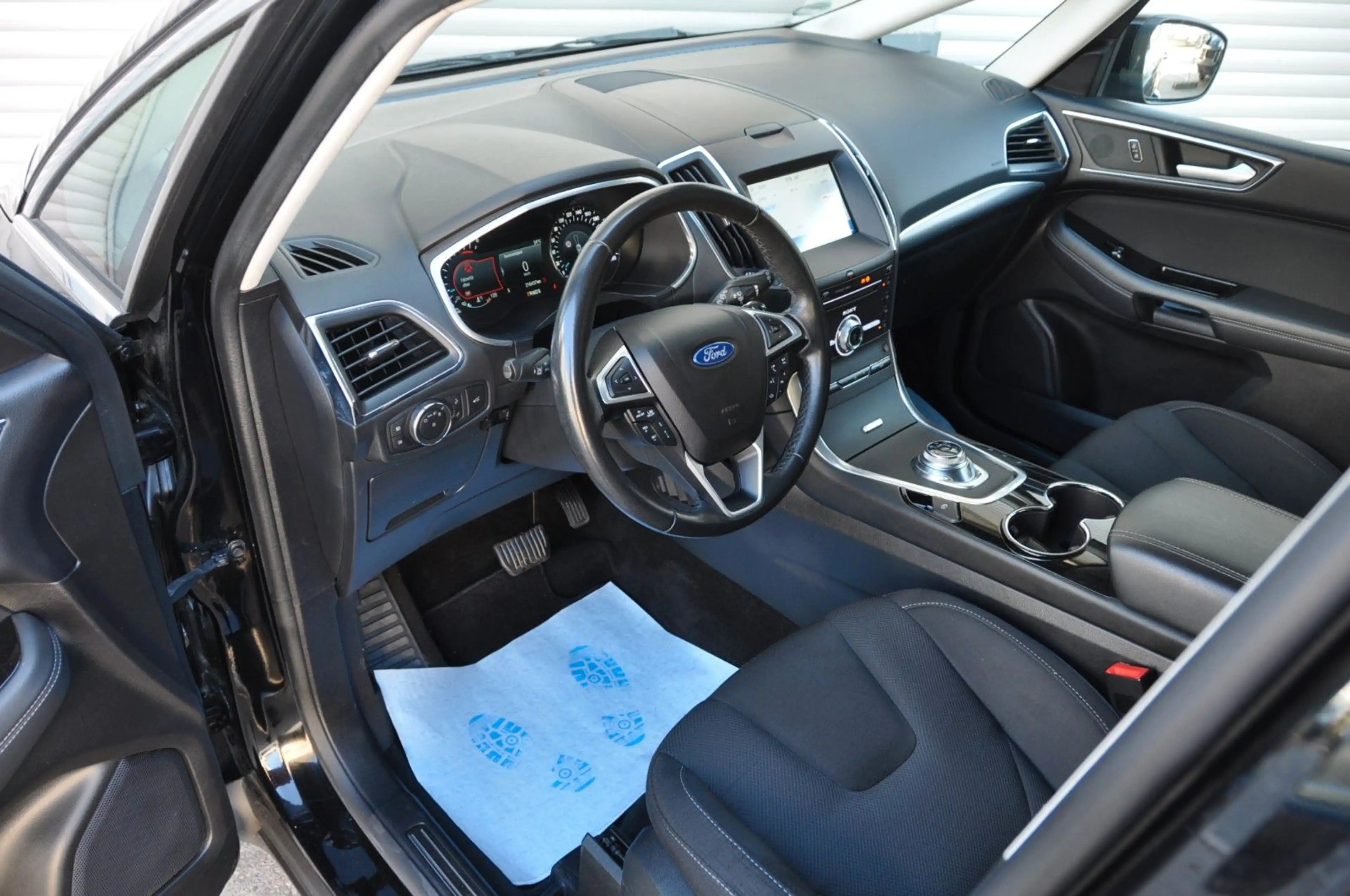 Ford S-Max 2,0 Titanium LED*NAVI*KAM*AHK*8 Gang Aut. — photo 6