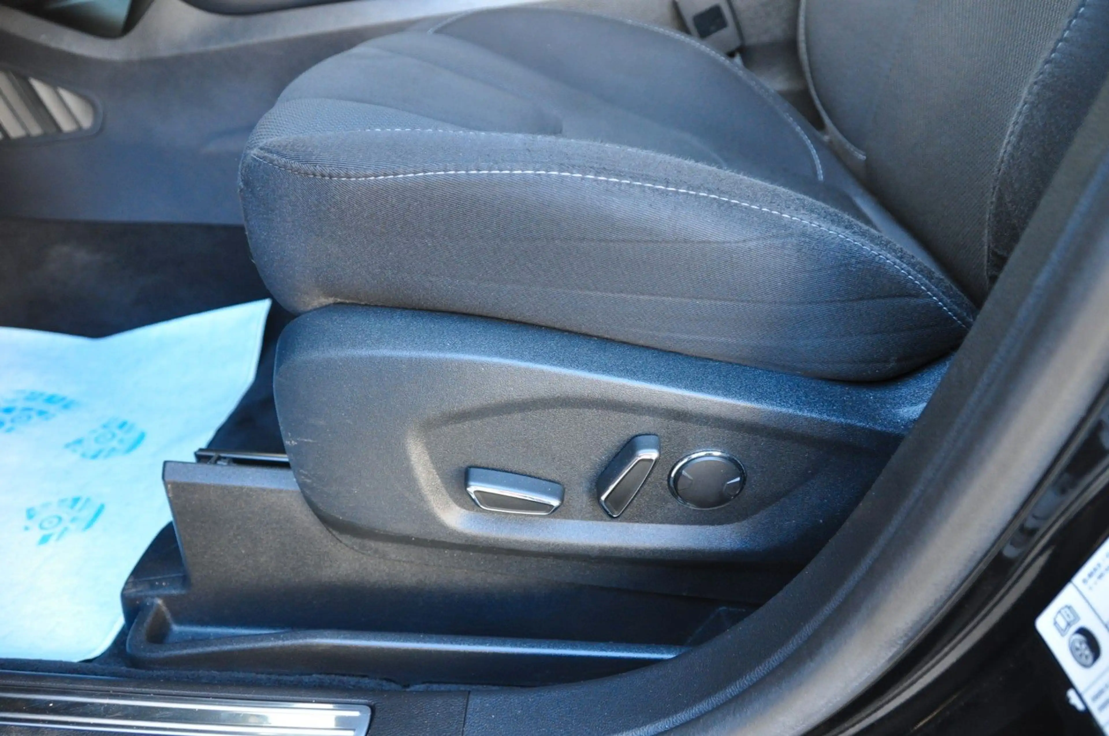 Ford S-Max 2,0 Titanium LED*NAVI*KAM*AHK*8 Gang Aut. — photo 8